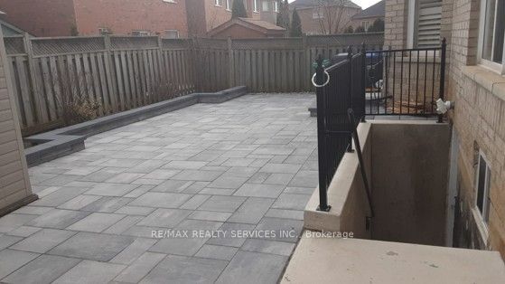 3774 Brinwood Gate Basement, Mississauga, ON L5M 7H2 photo 2