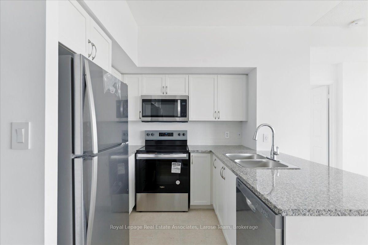 208 Enfield Place 3701, Mississauga, ON L5B 0G8 photo 3