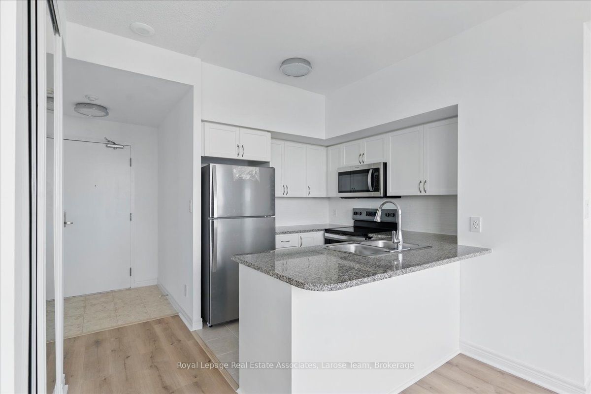 208 Enfield Place 3701, Mississauga, ON L5B 0G8 photo 5
