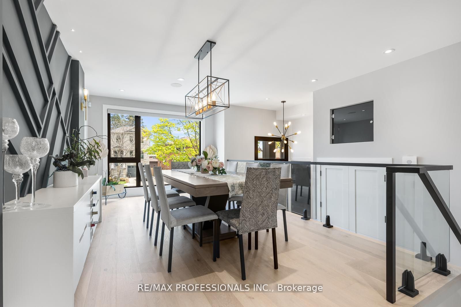 216 Aldercrest Road, Toronto, ON M8W 4J4 photo 3