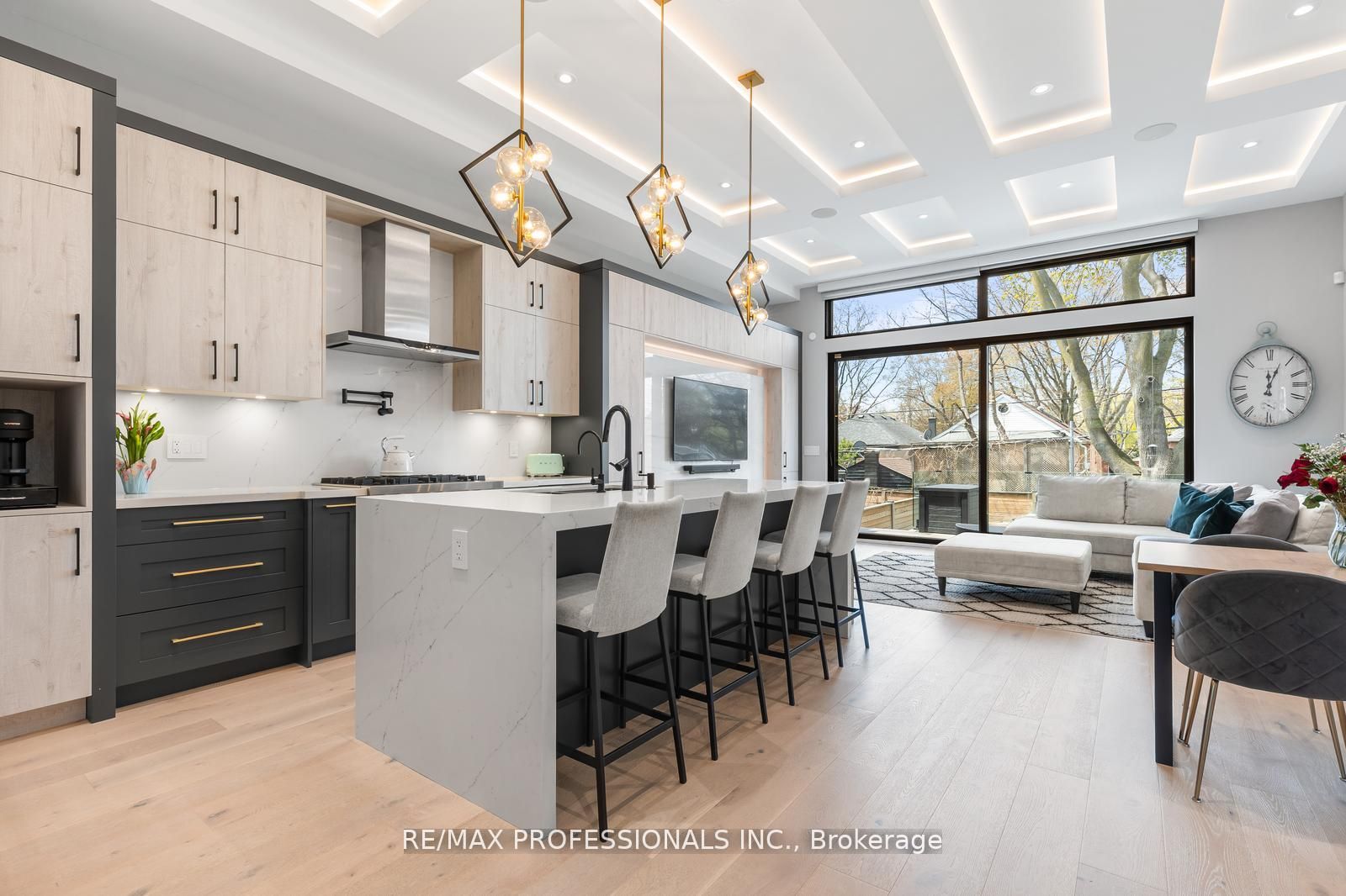 216 Aldercrest Road, Toronto, ON M8W 4J4 photo 5