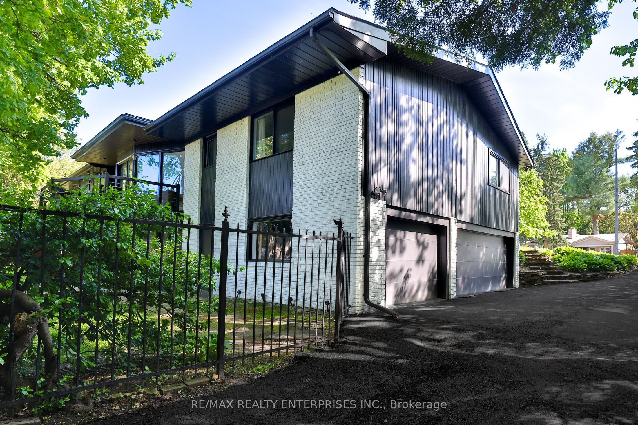 625 Sir Richards Road, Mississauga, ON L5C 1A3 photo 4