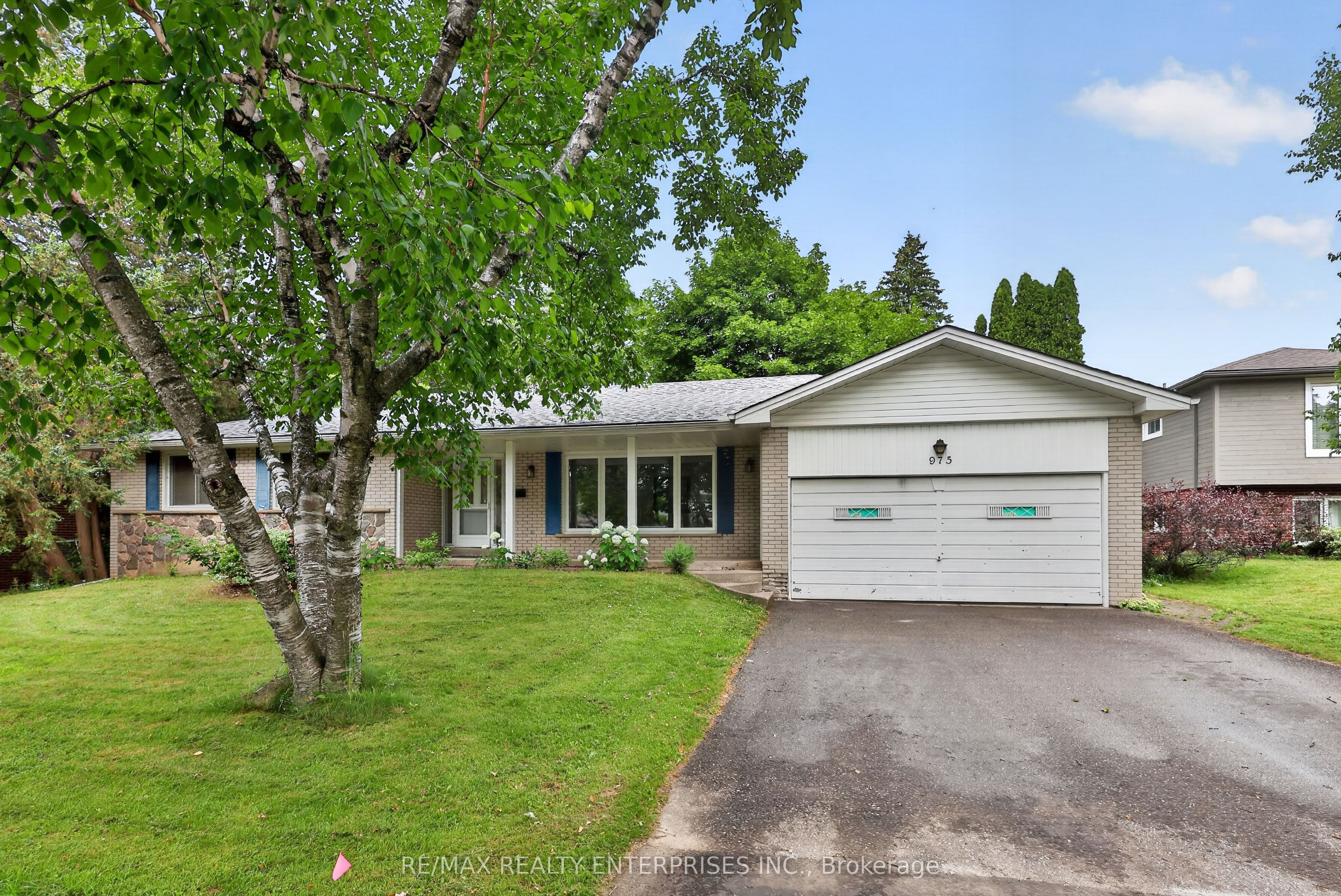 975 Cresthampton Lane, Mississauga, ON L5H 2X2 photo 2