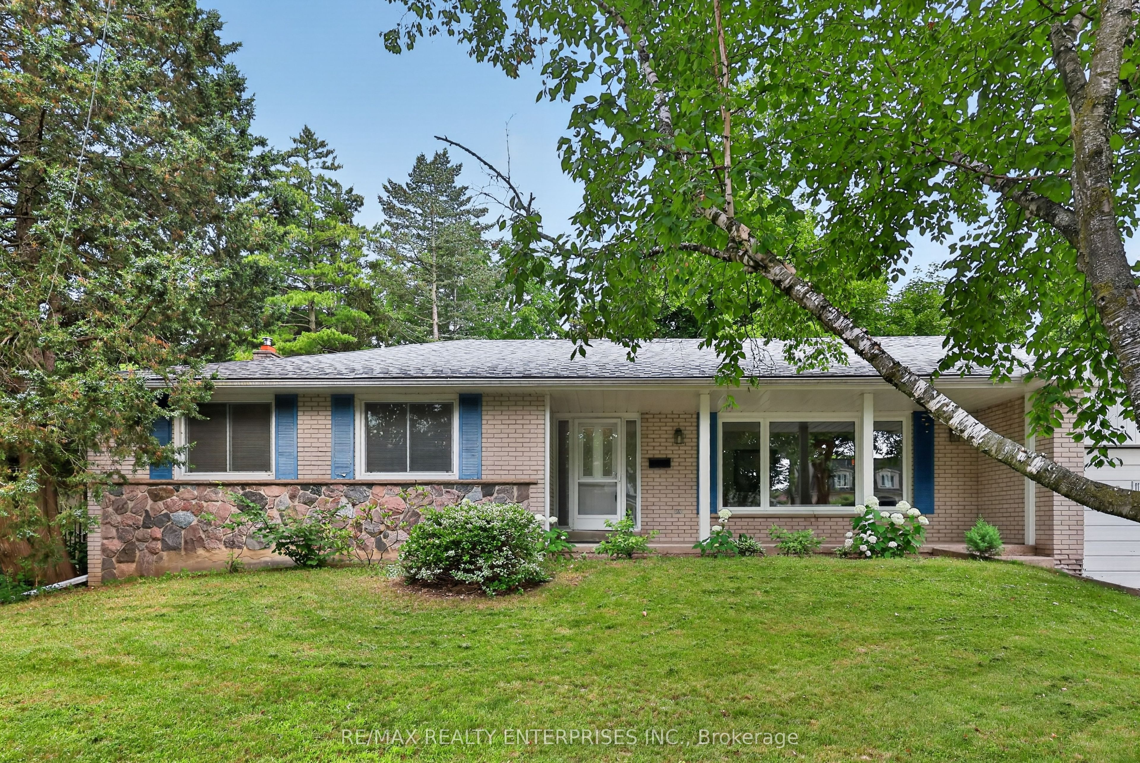 975 Cresthampton Lane, Mississauga, ON L5H 2X2 photo 3