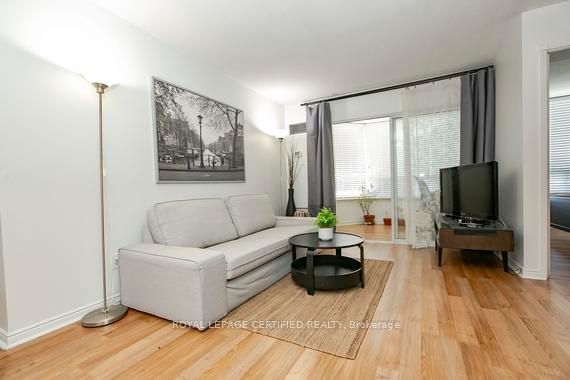 135 Hillcrest Avenue 1605, Mississauga, ON L5B 4B1 photo 4