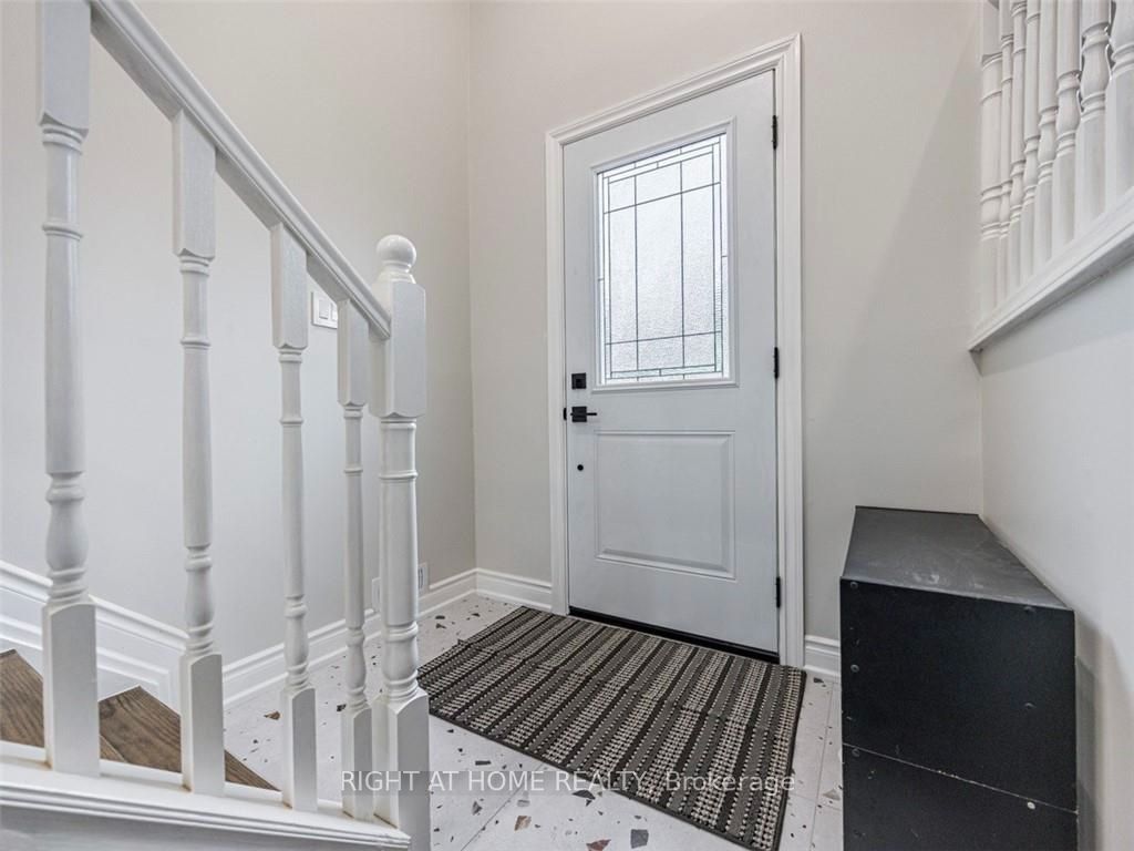 6913 Shelter Bay Road Upper, Mississauga, ON L5N 1T8 photo 2