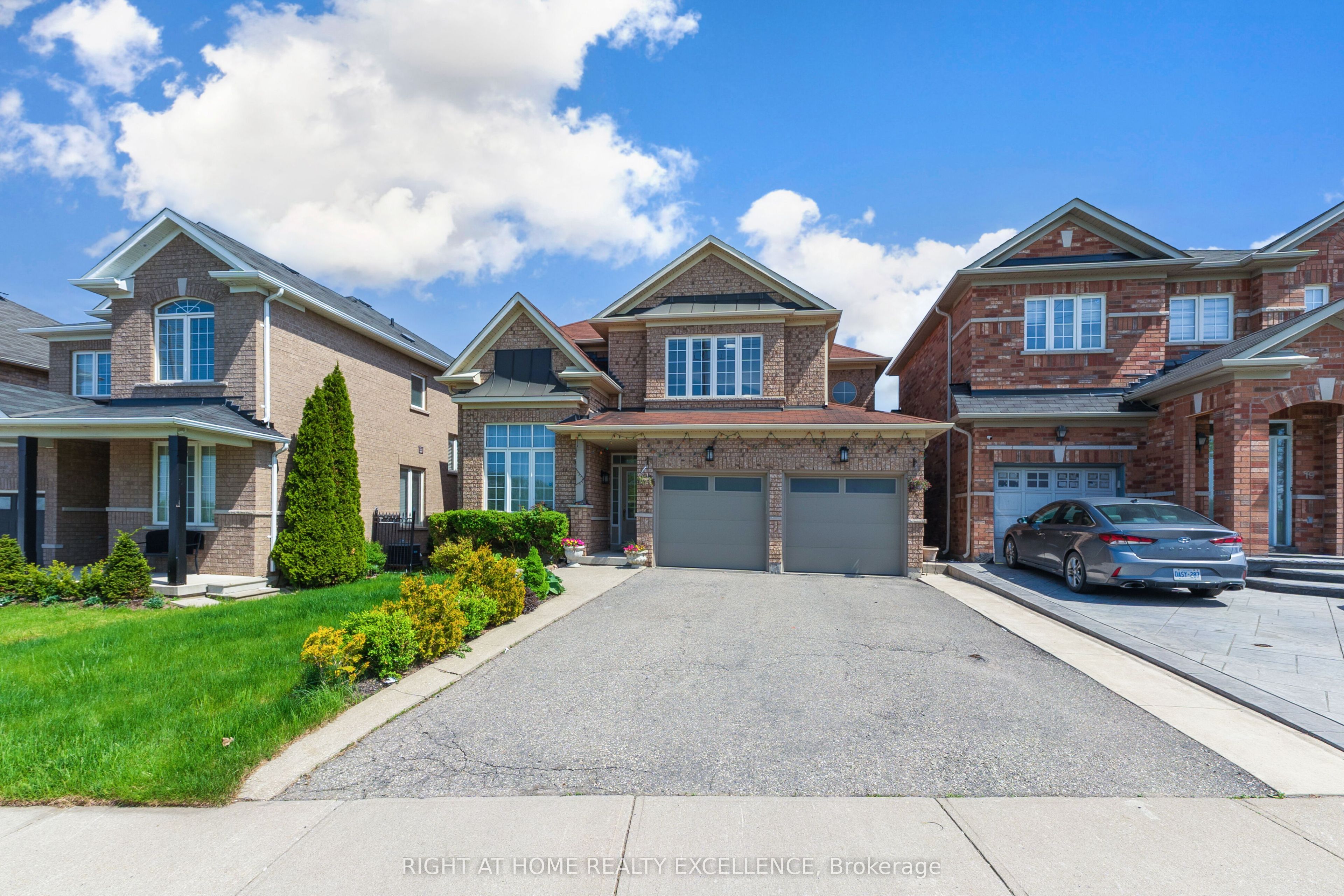 17 Keeleview Crescent, Brampton, ON L6R 0H4