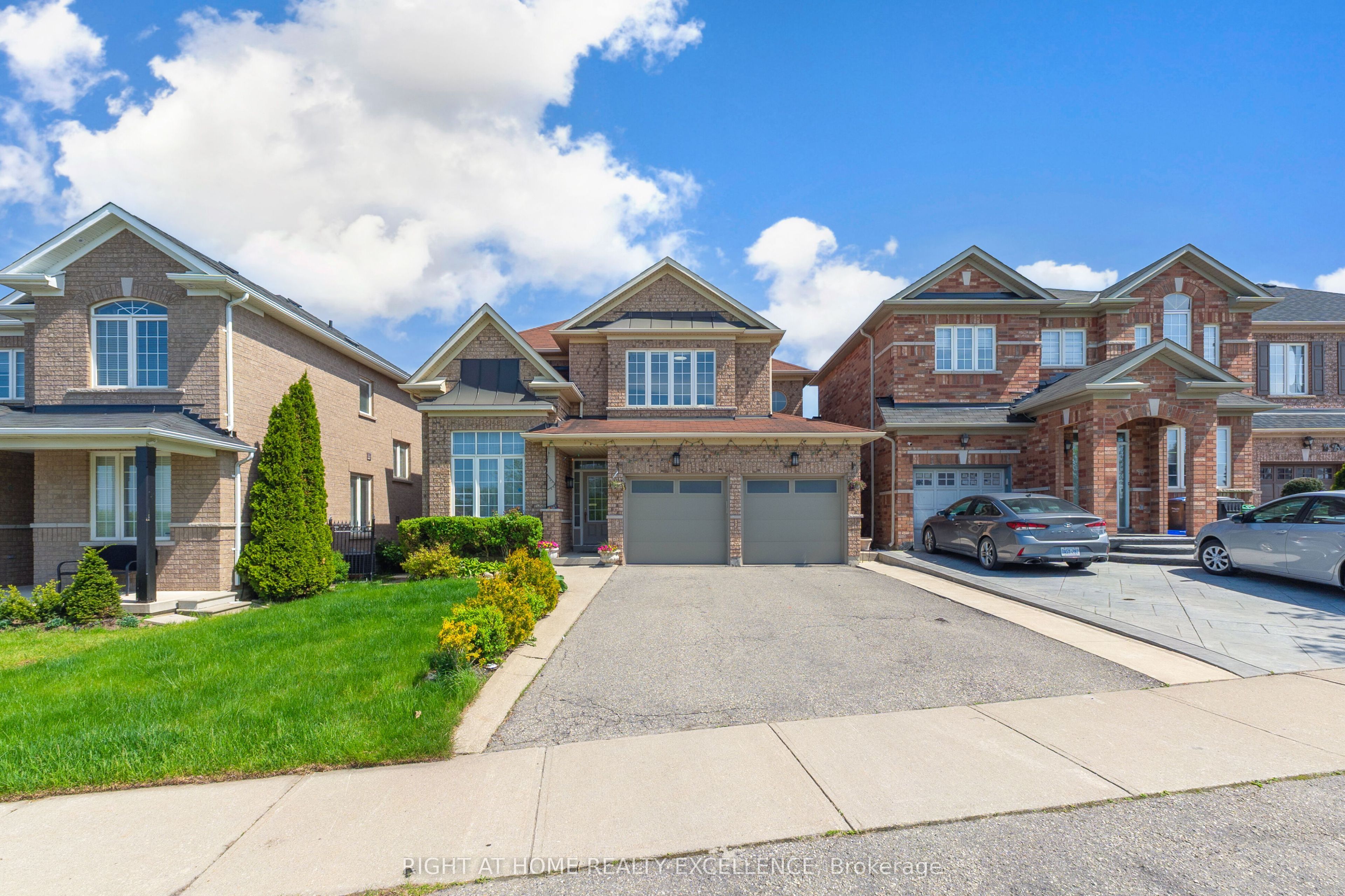 17 Keeleview Crescent, Brampton, ON L6R 0H4 photo 2