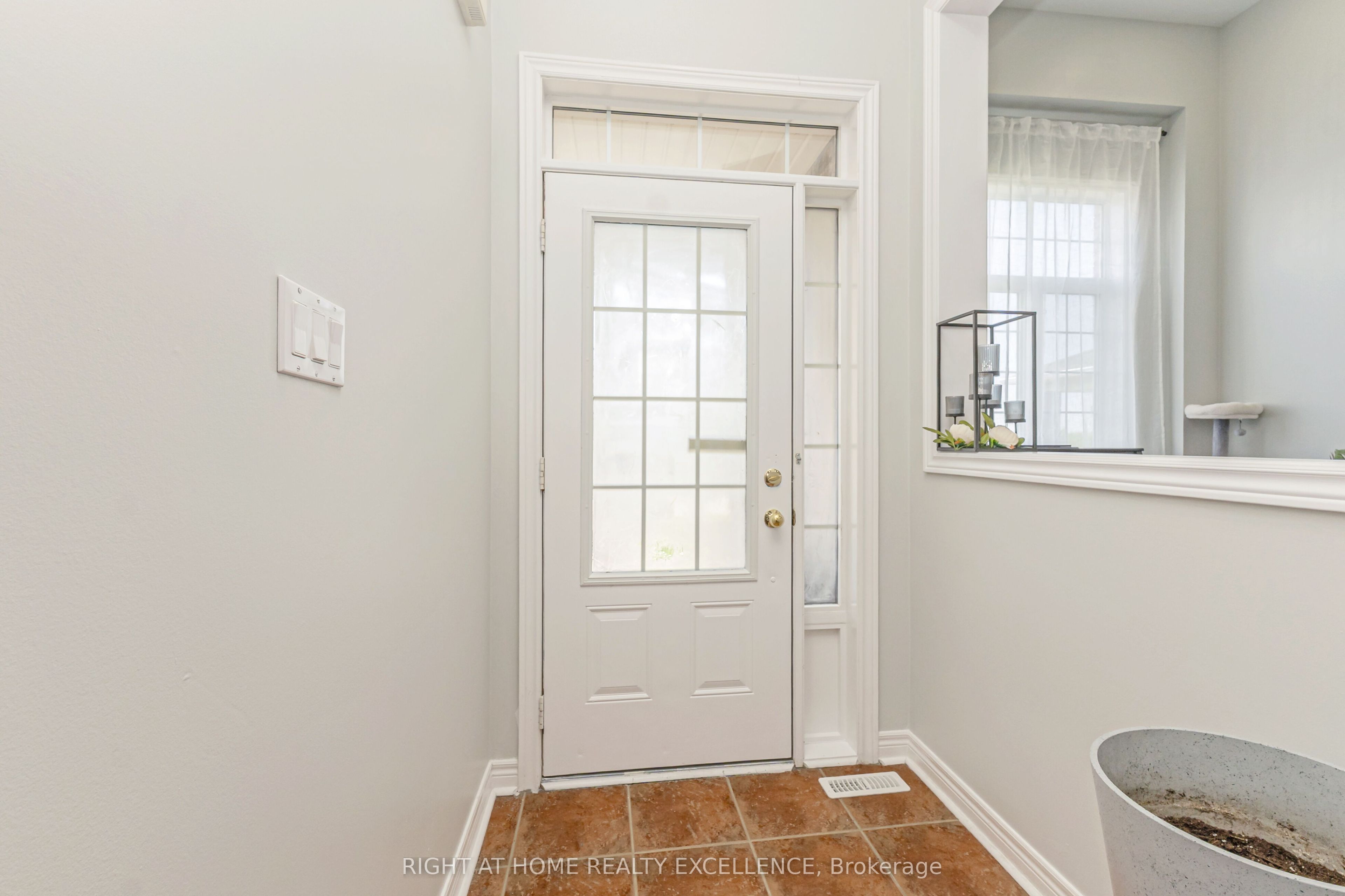 17 Keeleview Crescent, Brampton, ON L6R 0H4 photo 4