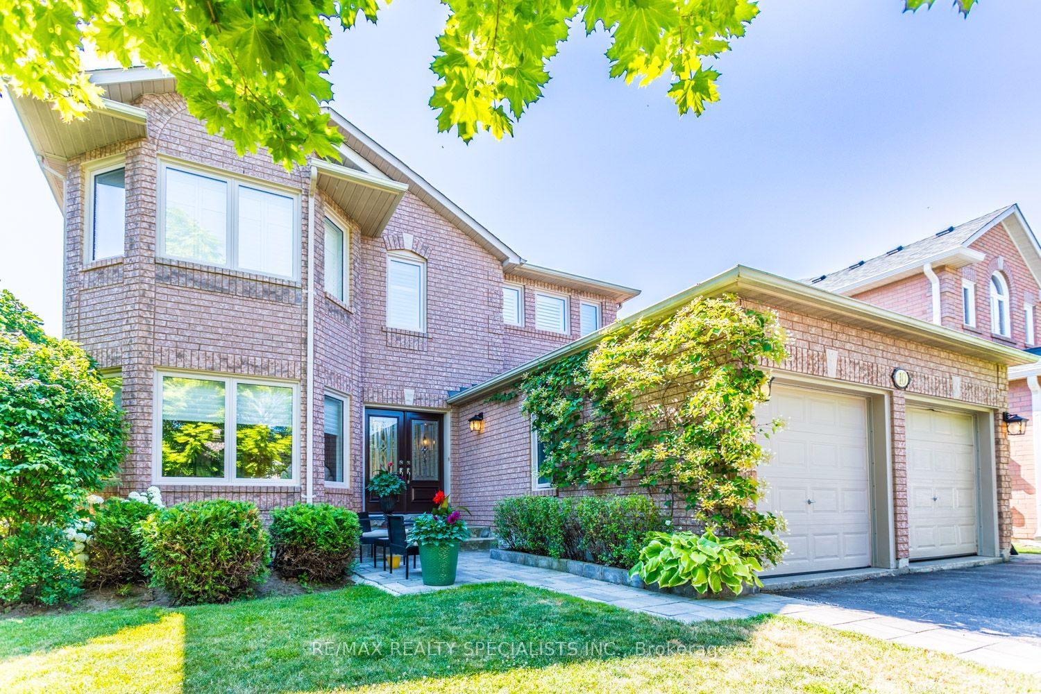 10 Split Maple Lane, Halton Hills, ON L7G 5R7 photo 3