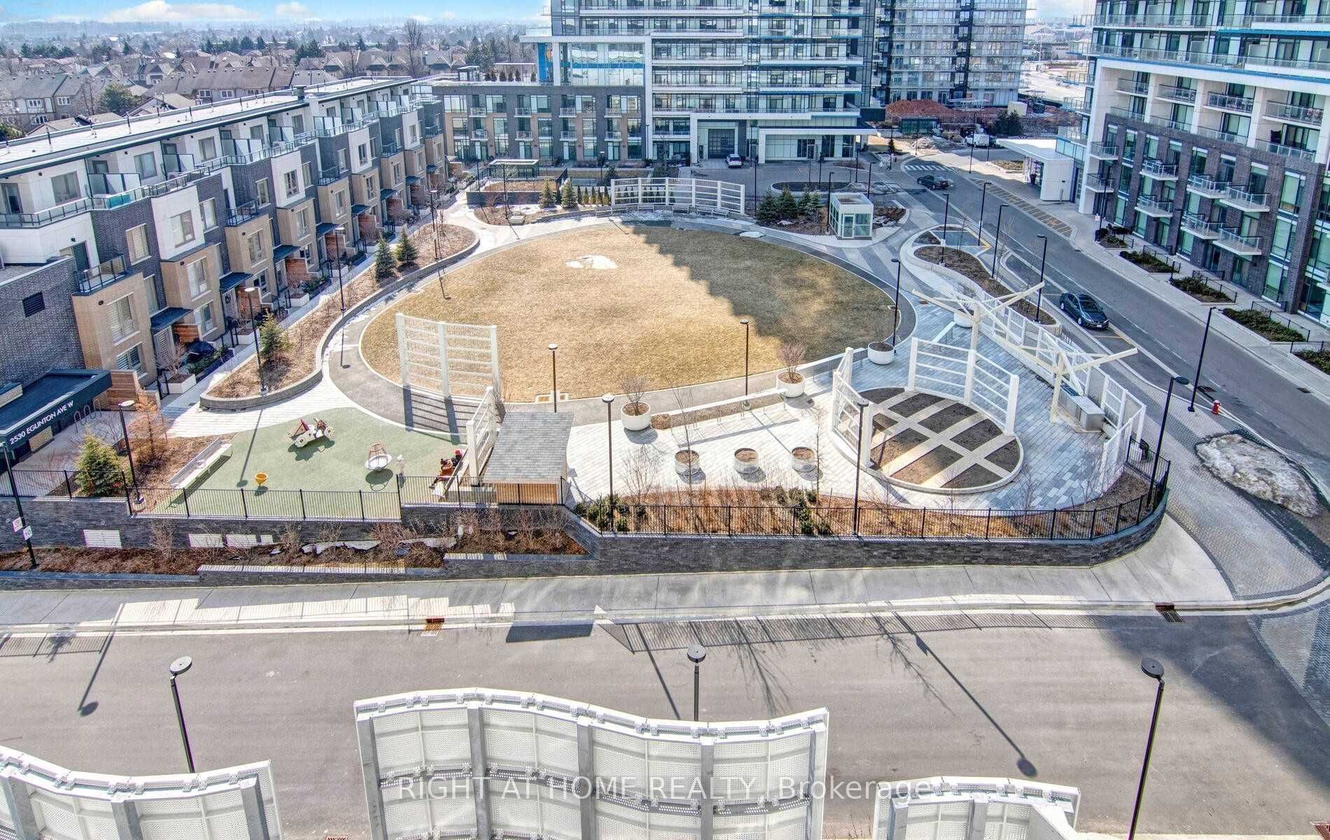 2520 Eglinton Avenue W 510, Mississauga, ON L5M 0Y4 photo 2