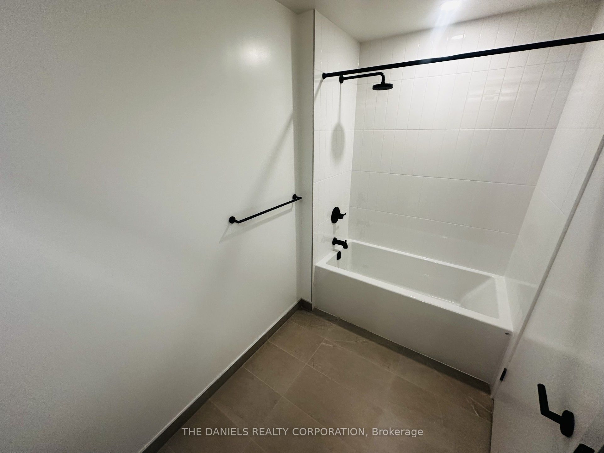 2495 Eglinton Avenue W 2313, Mississauga, ON L5M 2T2 photo 5