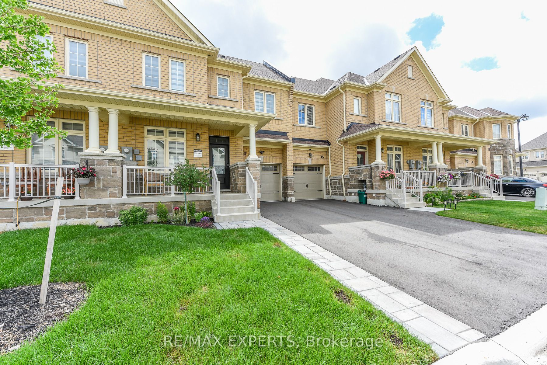 43 Grassbank Road, Brampton, ON L6R 4E3