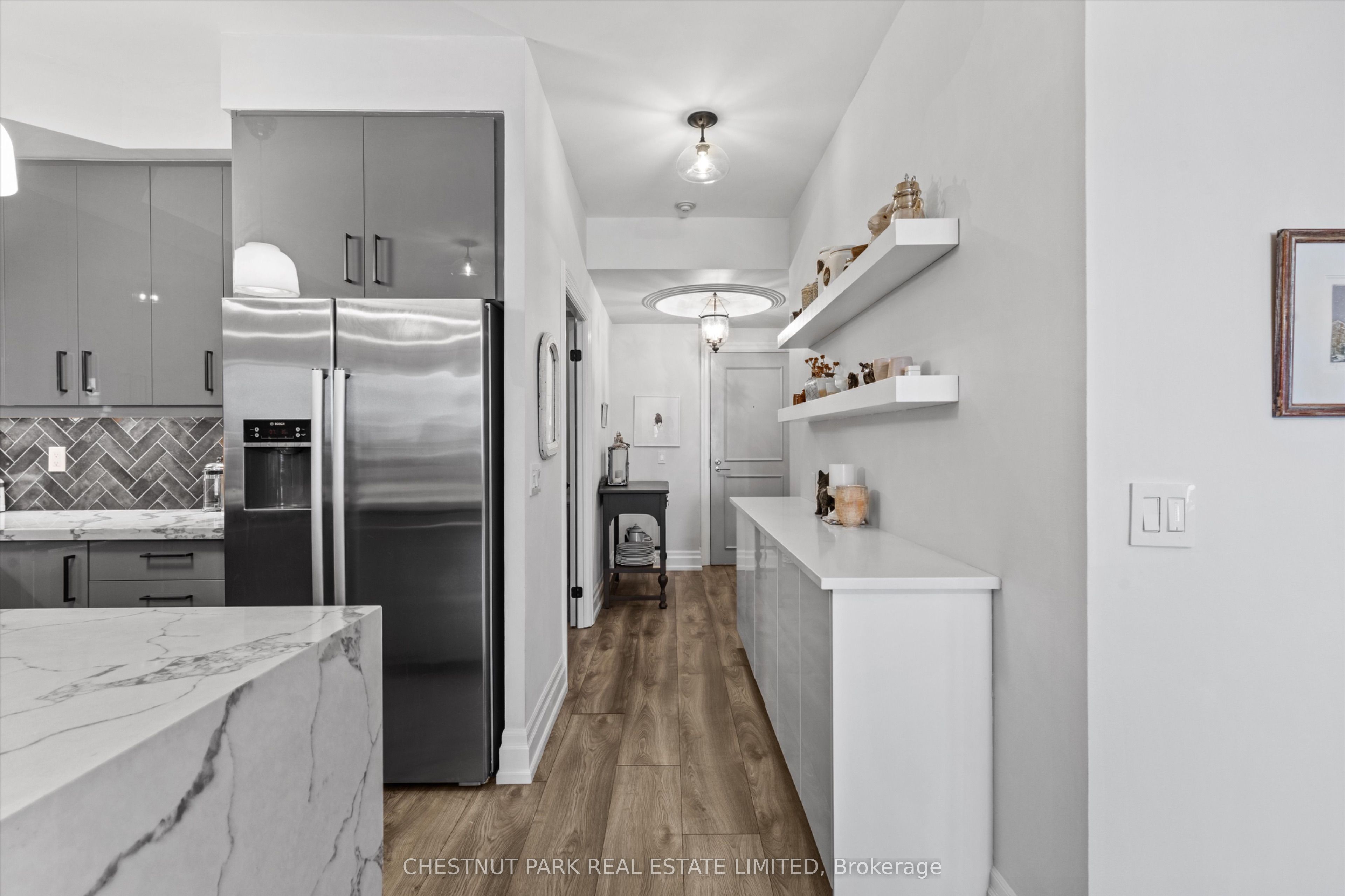 2087 Lake Shore Boulevard W 604, Toronto, ON M8V 4G3 photo 2