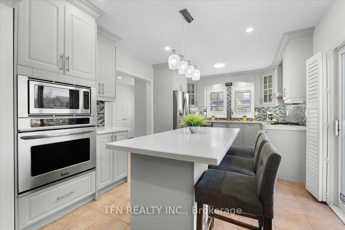 70 Sewells Lane, Brampton, ON L7A 2Z8 photo 2