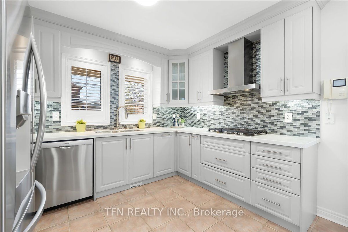 70 Sewells Lane, Brampton, ON L7A 2Z8 photo 3