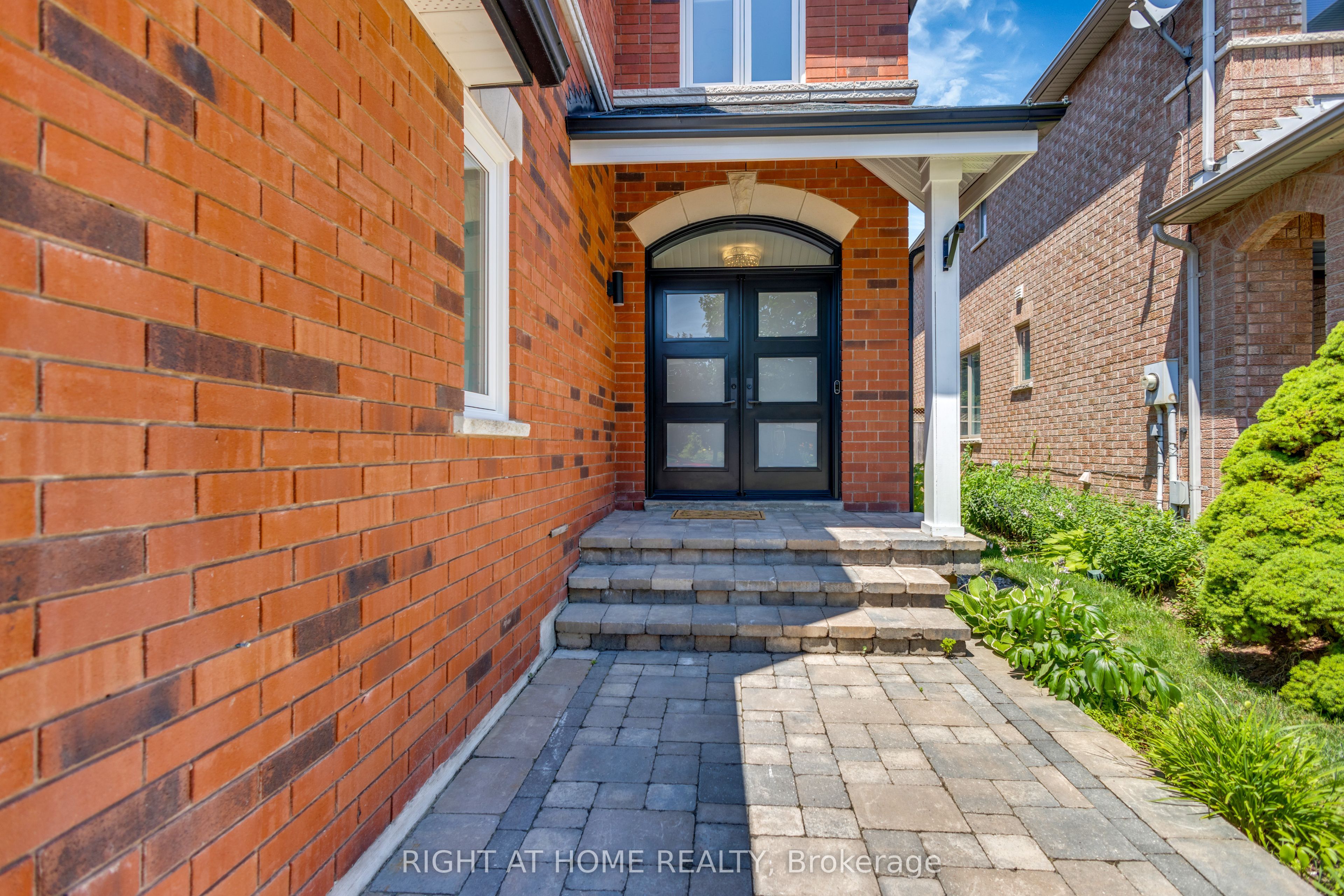 2029 Westmount Drive, Oakville, ON L6M 3P9 photo 5