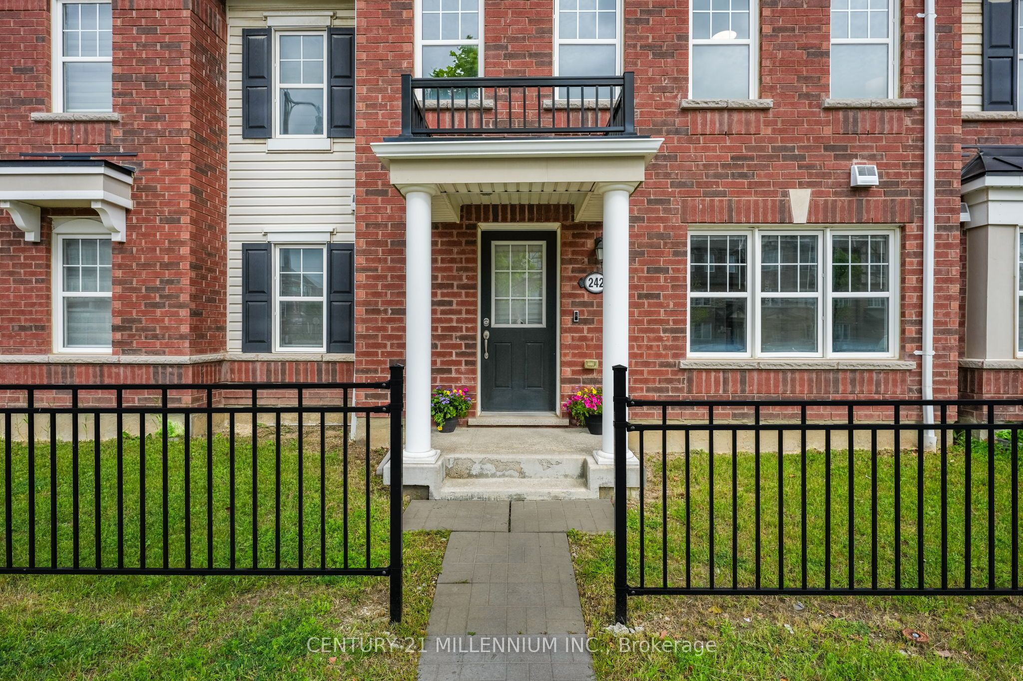 242 Remembrance Road, Brampton, ON L7A 4P4 photo 2