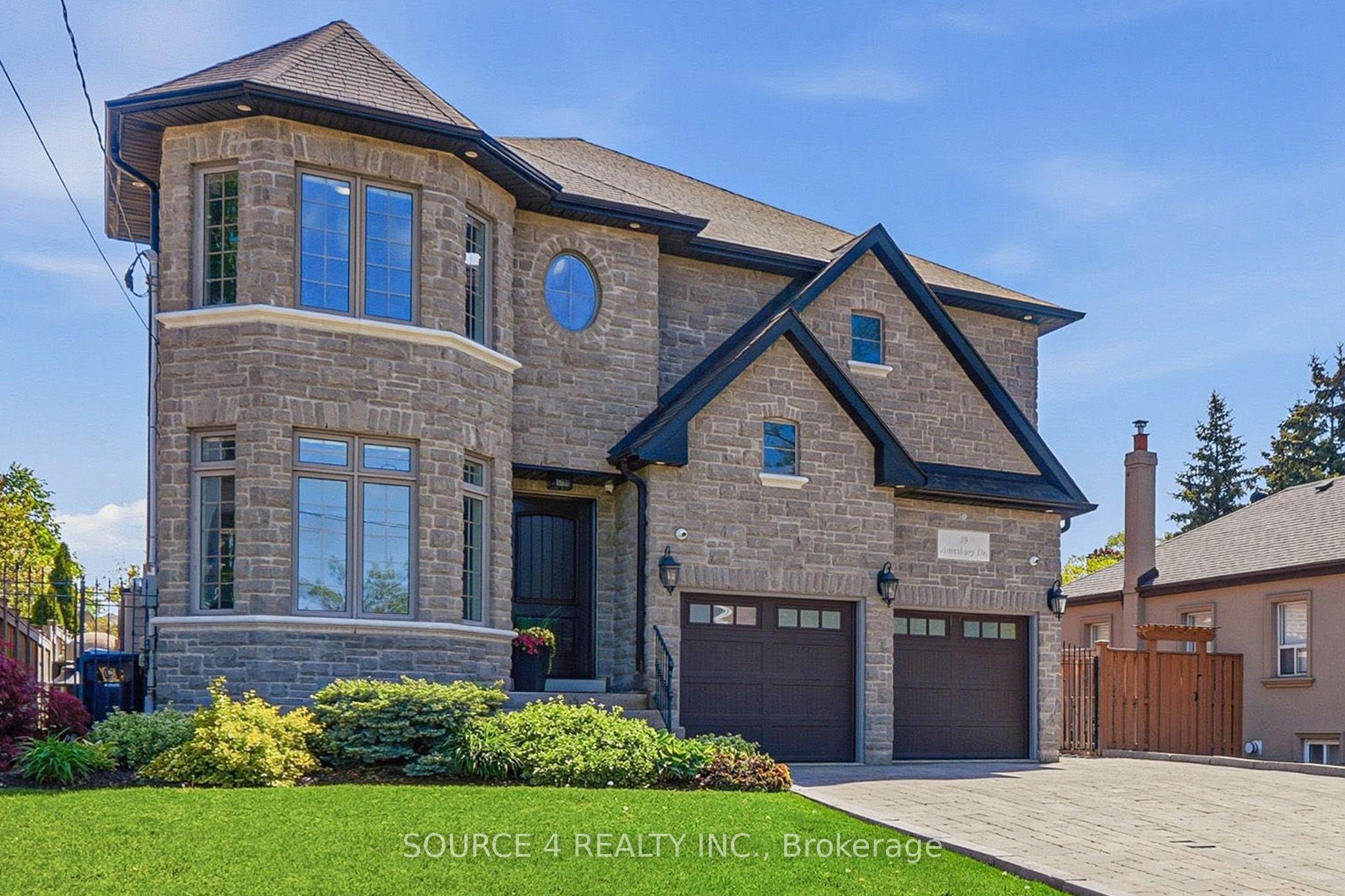39 Amesbury Drive, Toronto, ON M6M 4H5 photo 2