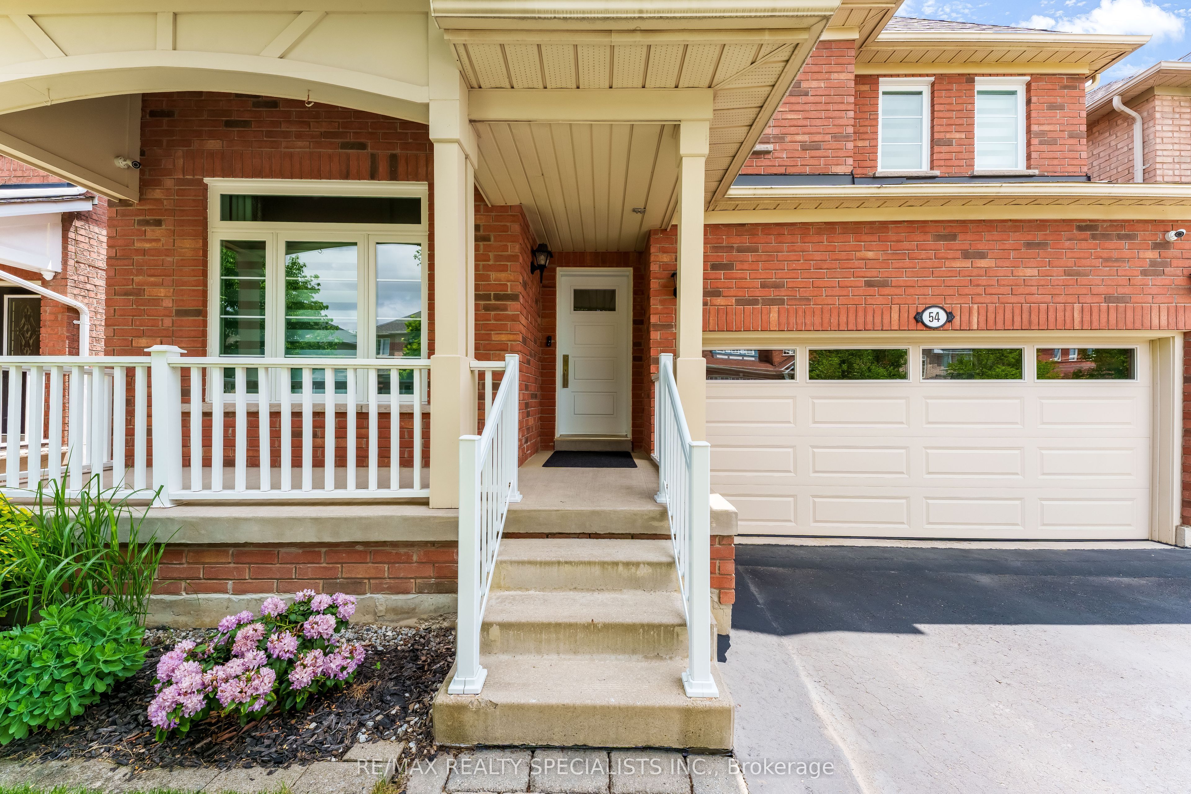 54 Red Plant Crescent, Brampton, ON L7A 1V8 photo 2