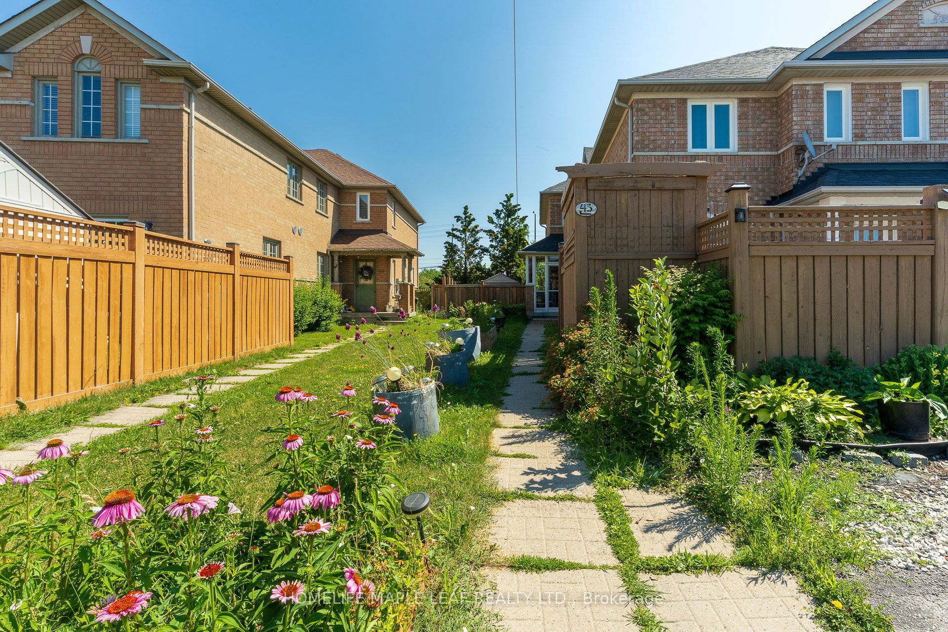 43 Morningmist Street, Brampton, ON L6R 2A6 photo 2