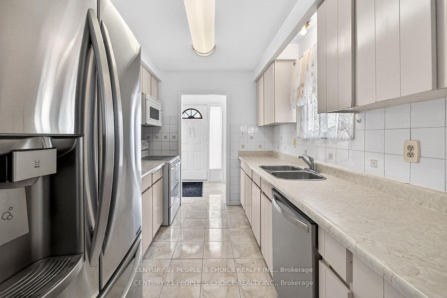 3404 Monica Drive, Mississauga, ON L4T 3E7 photo 2