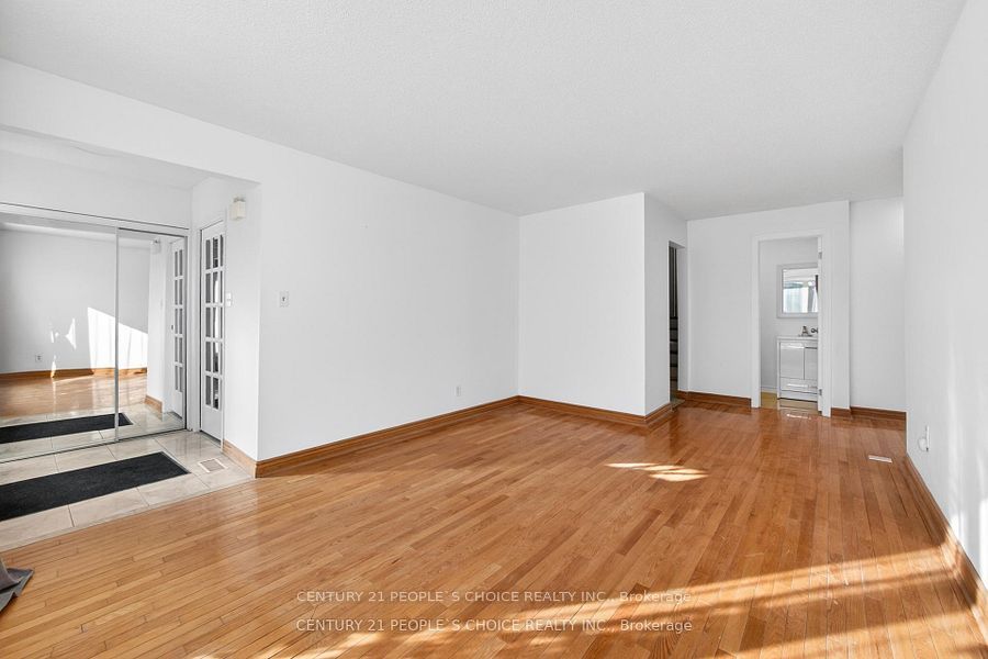 3404 Monica Drive, Mississauga, ON L4T 3E7 photo 4