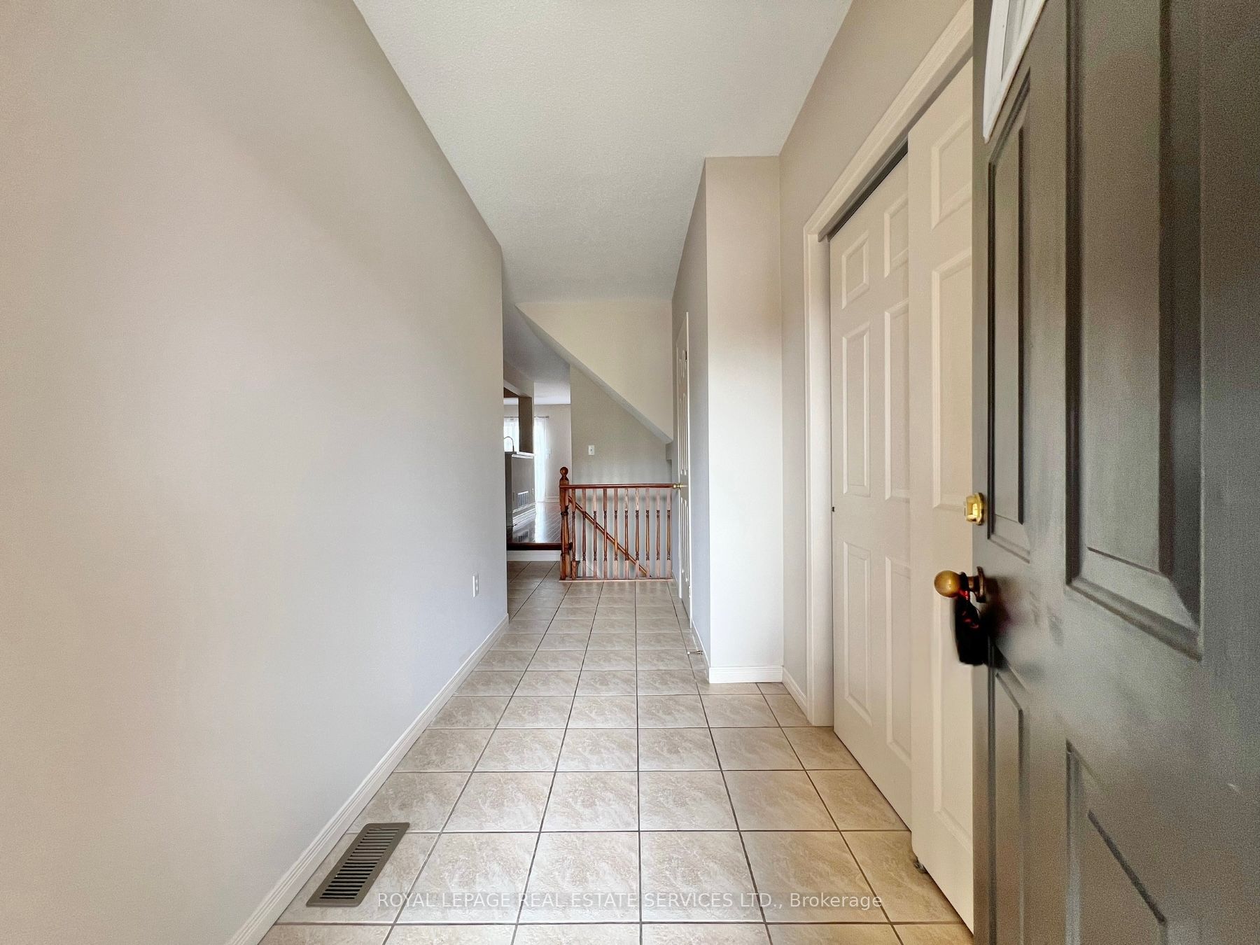 2153 Redstone Crescent, Oakville, ON L6M 5B2 photo 3