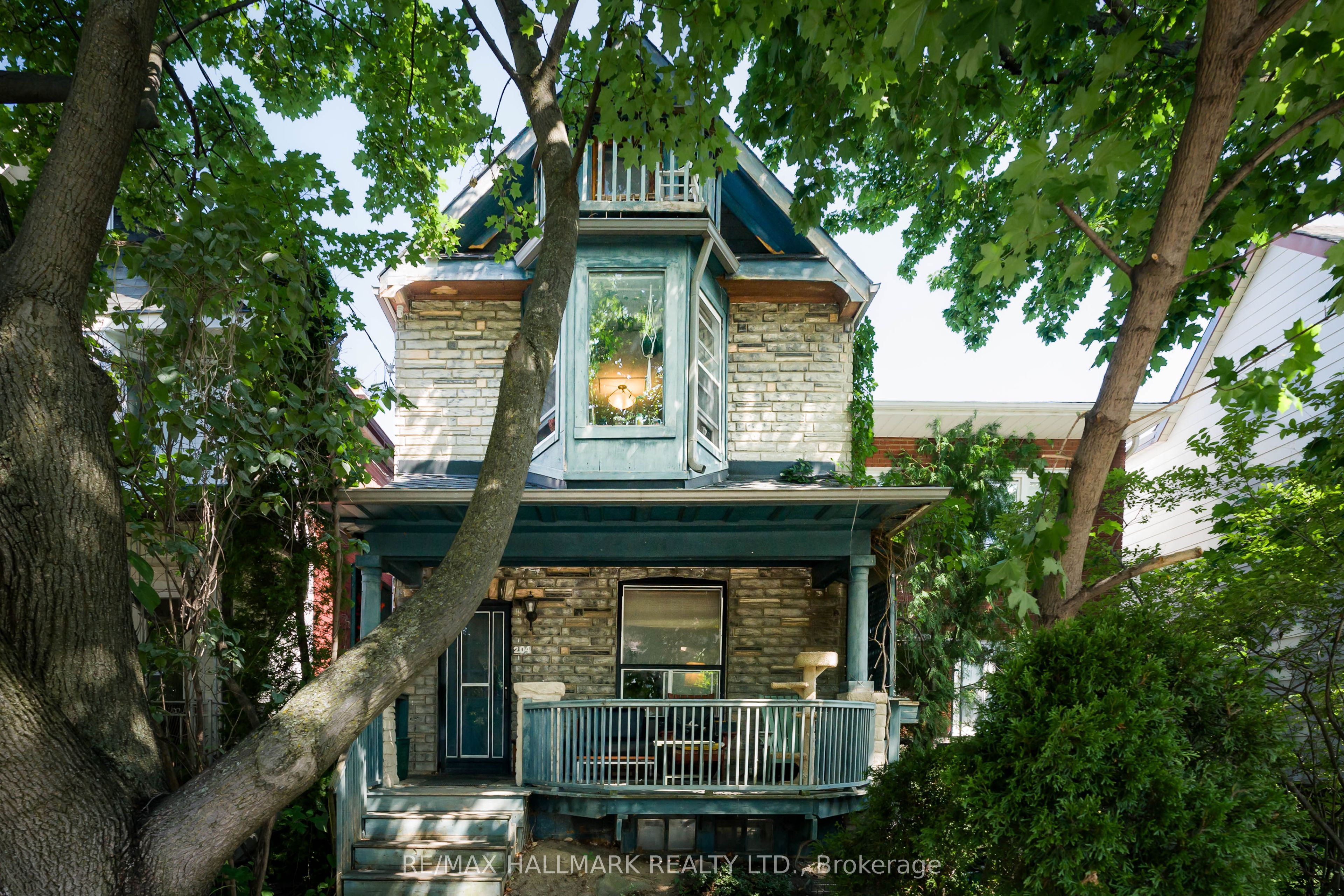 204 Yarmouth Road, Toronto, ON M6G 1X4