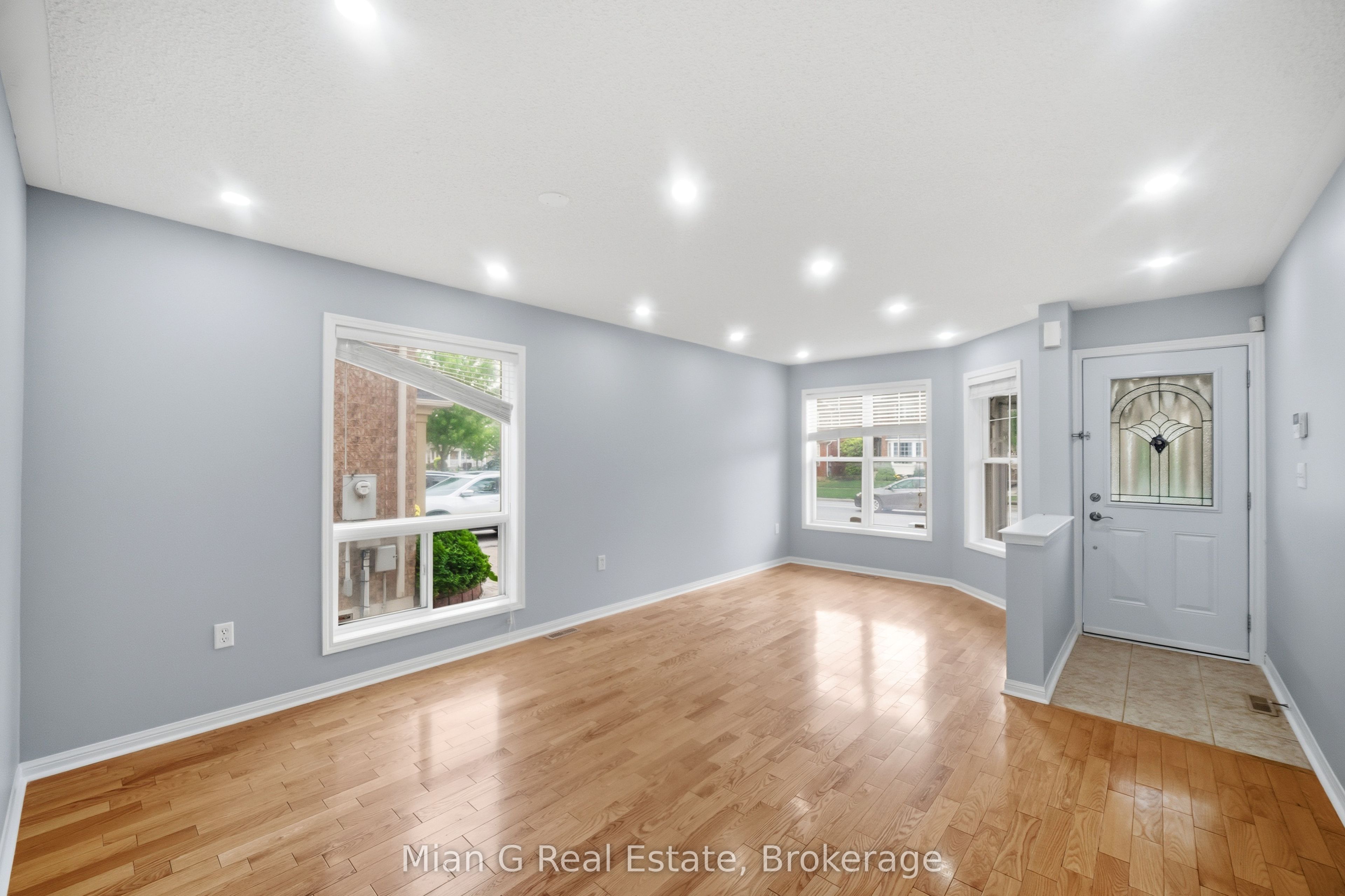 1056 Clark Boulevard, Milton, ON L9T 6Y5 photo 2