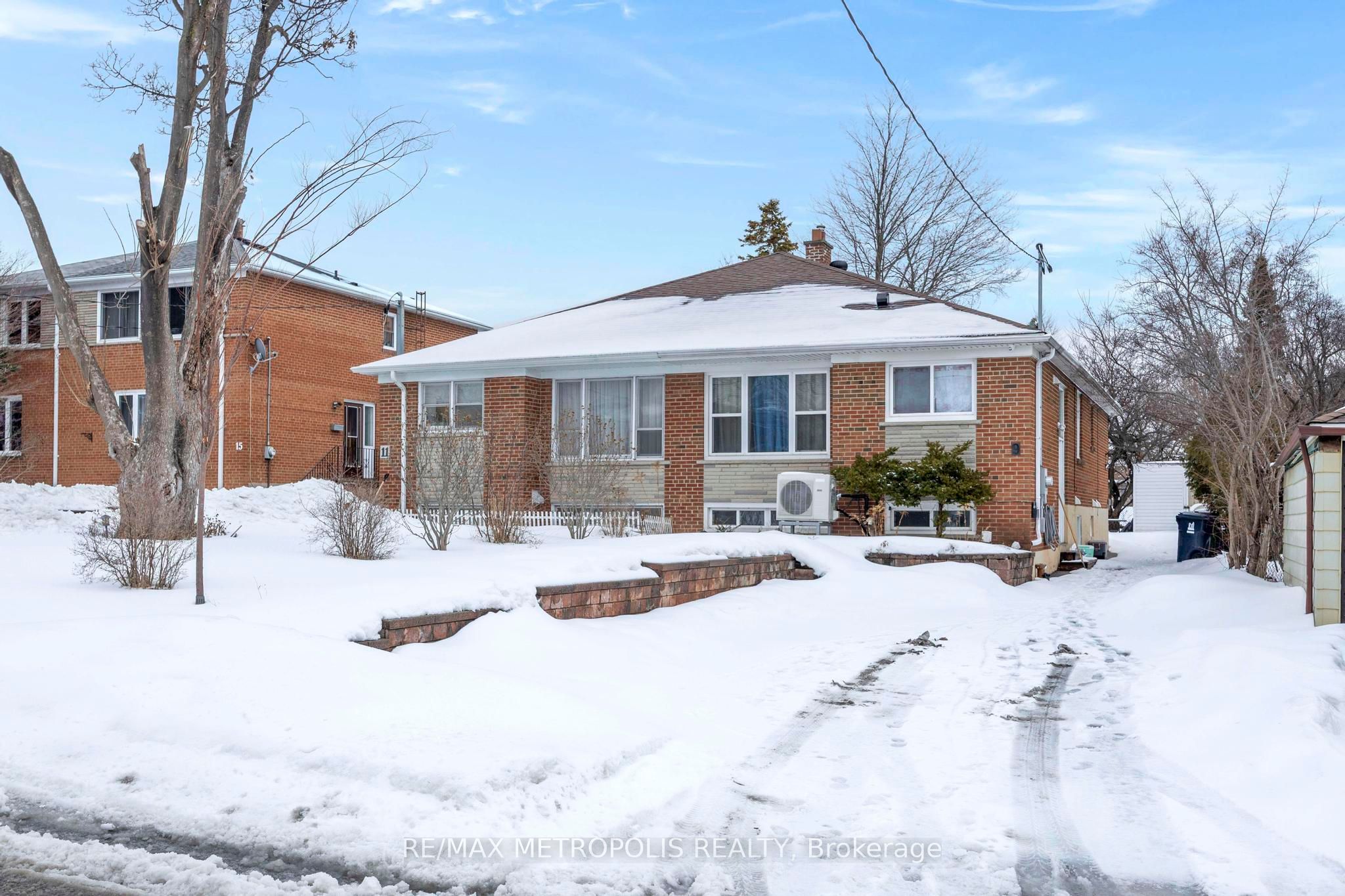 11 Rambler Place Basement, Toronto, ON M3L 1N6 photo 3