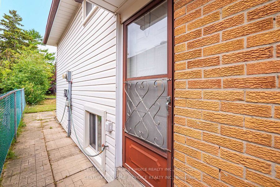 3404 MONICA Drive N, Mississauga, ON L4T 3E7 photo 2