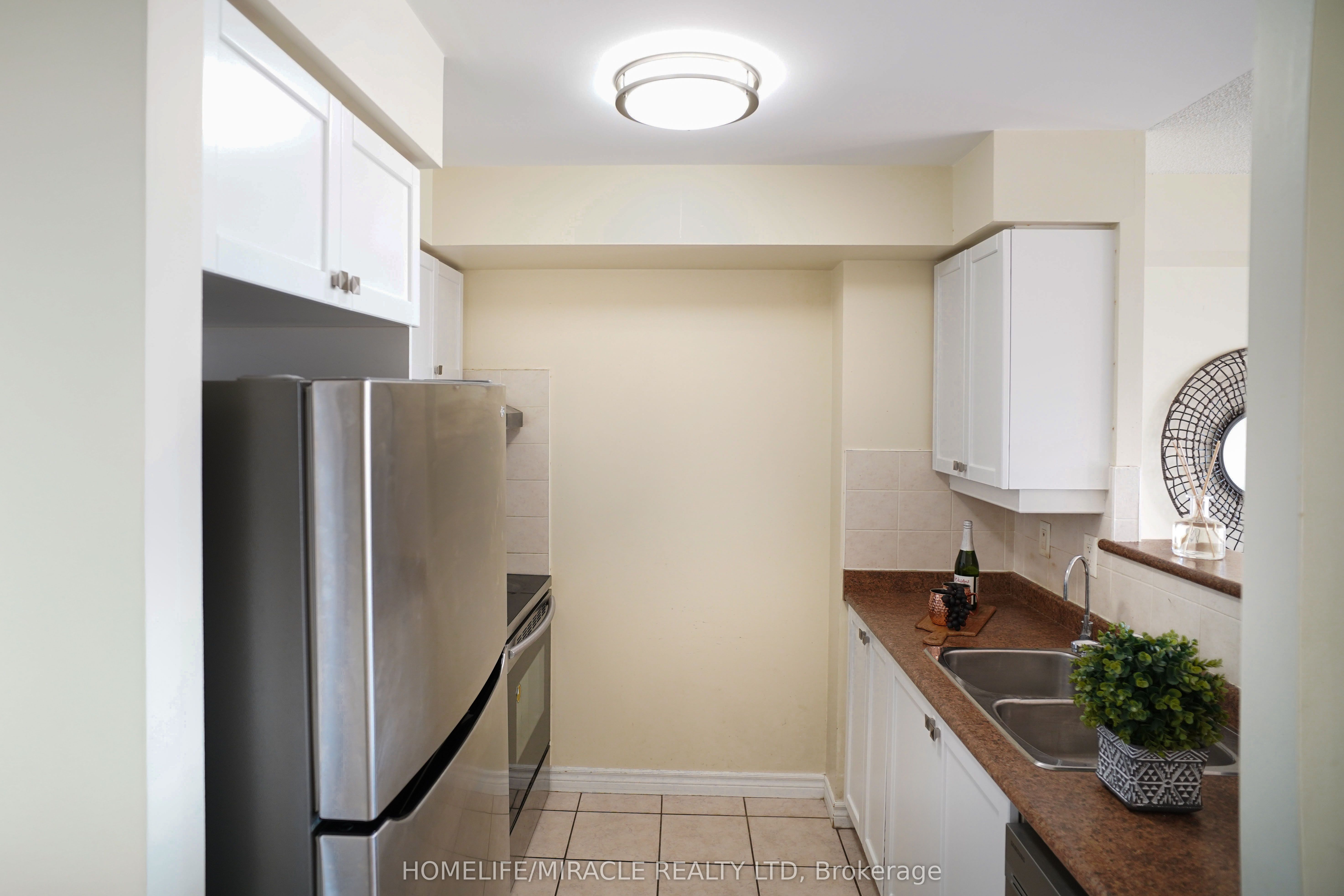700 Humberwood Boulevard 2220, Toronto, ON M9W 7J4 photo 5
