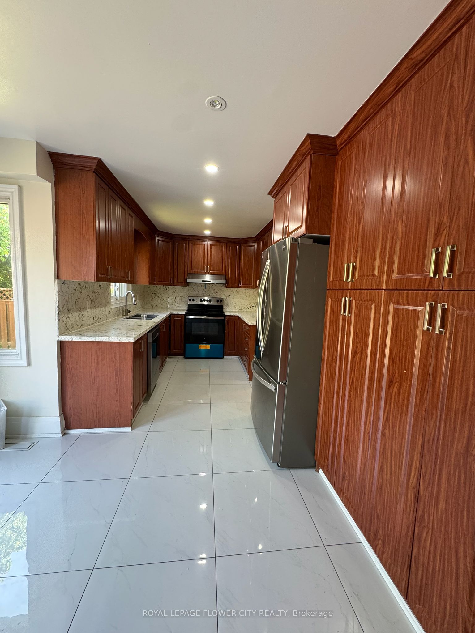 116 Flowertown Avenue, Brampton, ON L6X 3Y6 photo 2