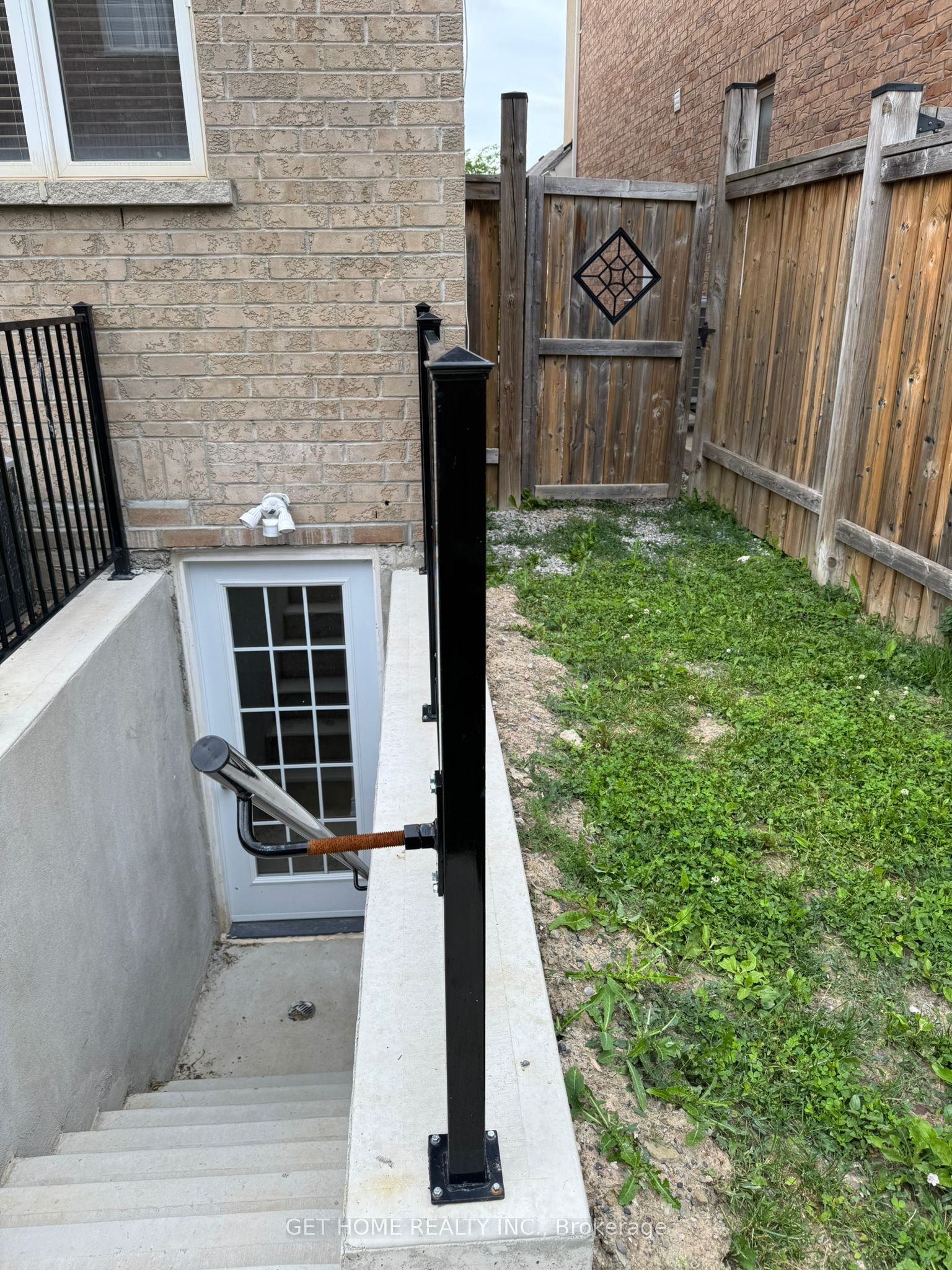 10 Galrino Road #Bsmt, Brampton, ON L7A 3Z7 photo 2