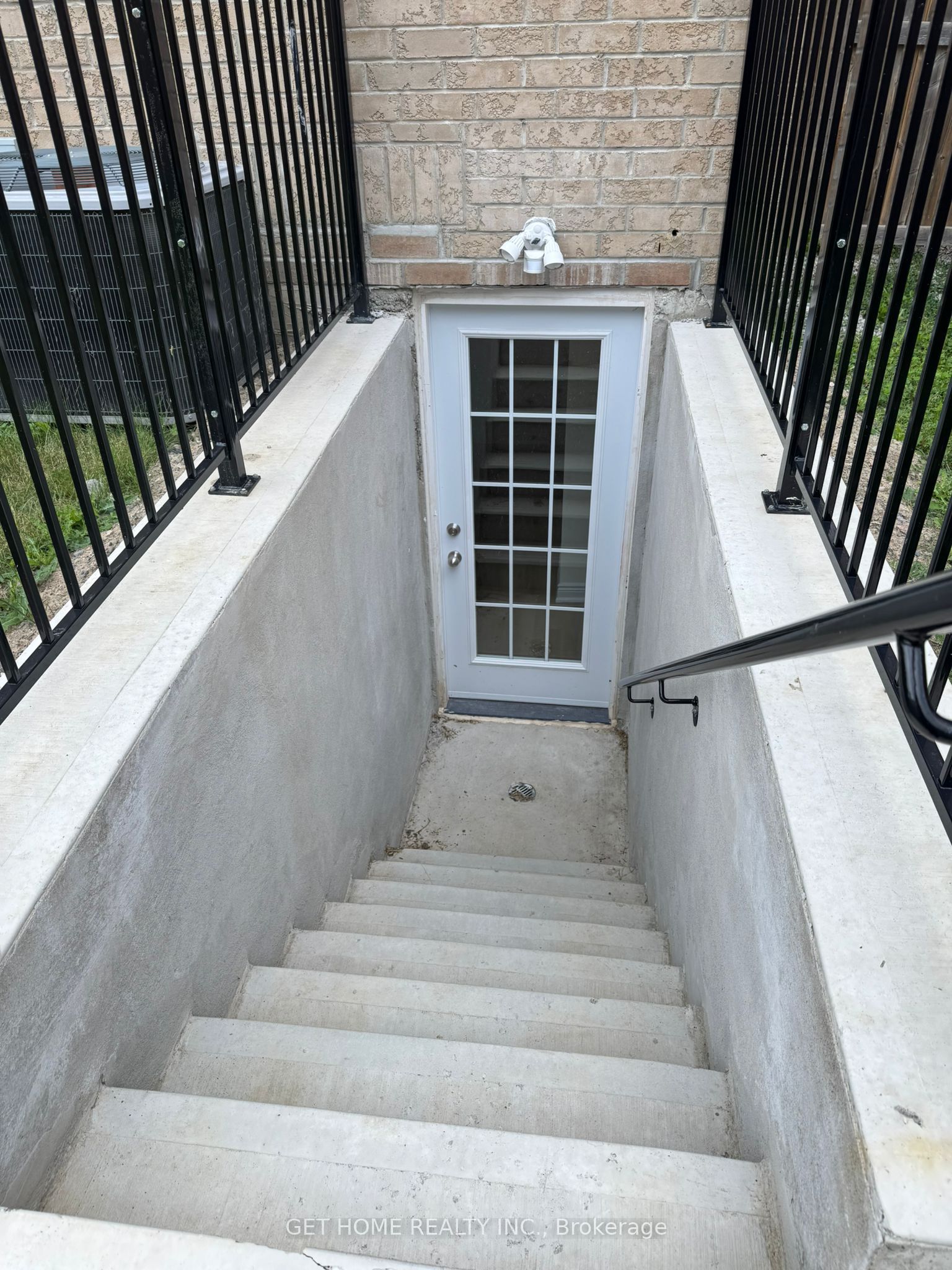 10 Galrino Road #Bsmt, Brampton, ON L7A 3Z7 photo 3