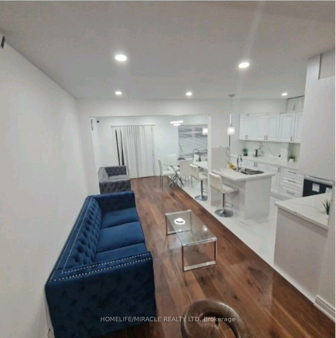 7153 Village Walk, Mississauga, ON L5W 1X2 photo 3