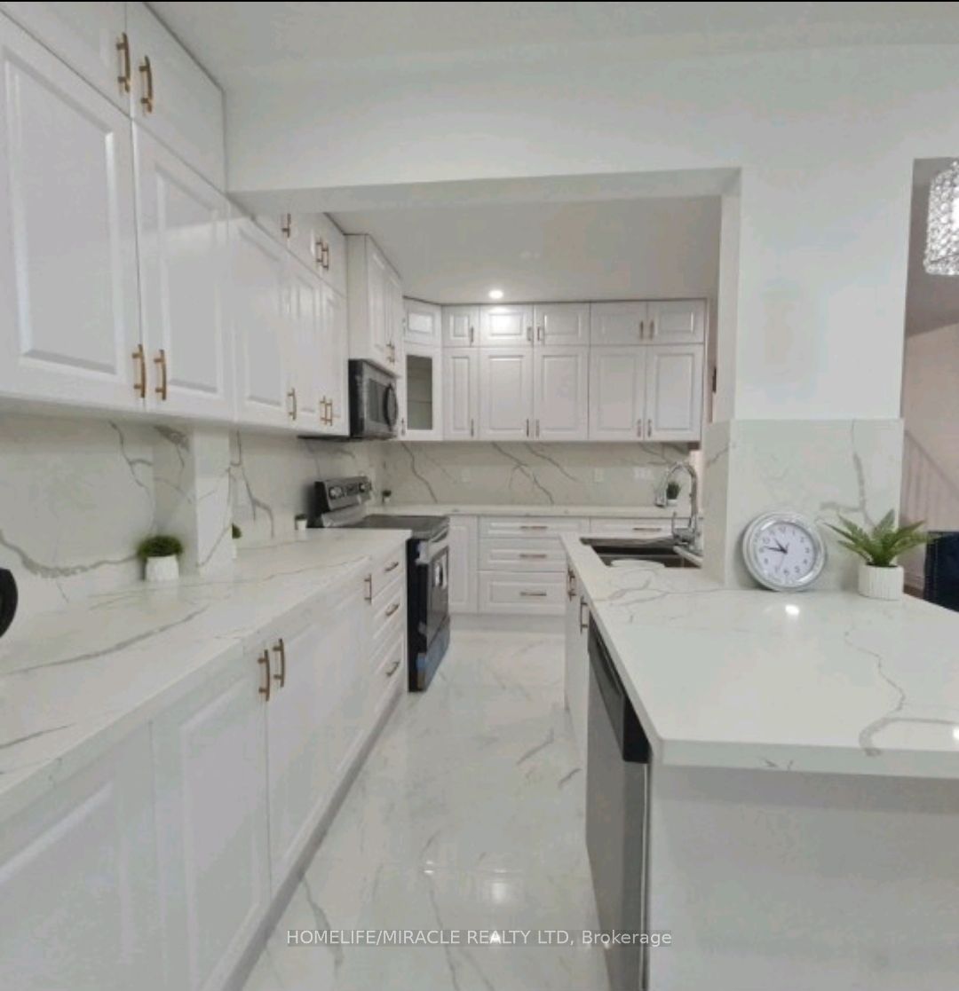 7153 Village Walk, Mississauga, ON L5W 1X2 photo 5