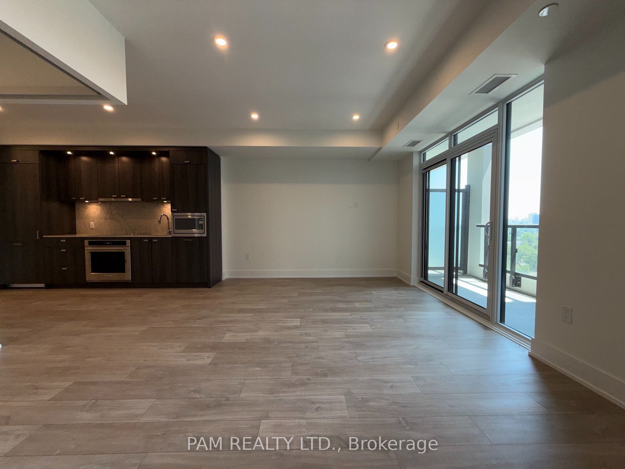858 Dupont Street 839, Toronto, ON M6G 0C1 photo 2