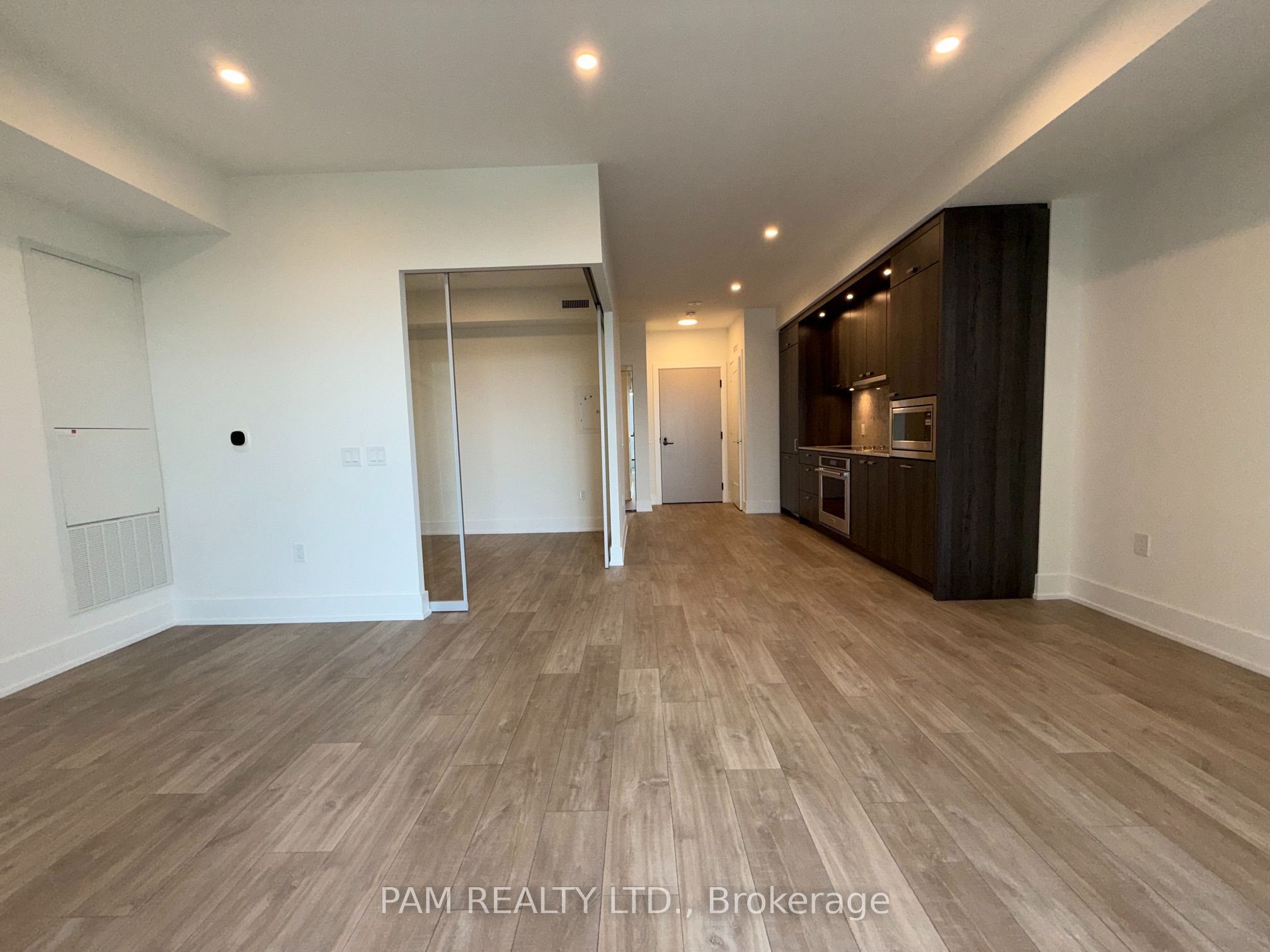 858 Dupont Street 839, Toronto, ON M6G 0C1 photo 5
