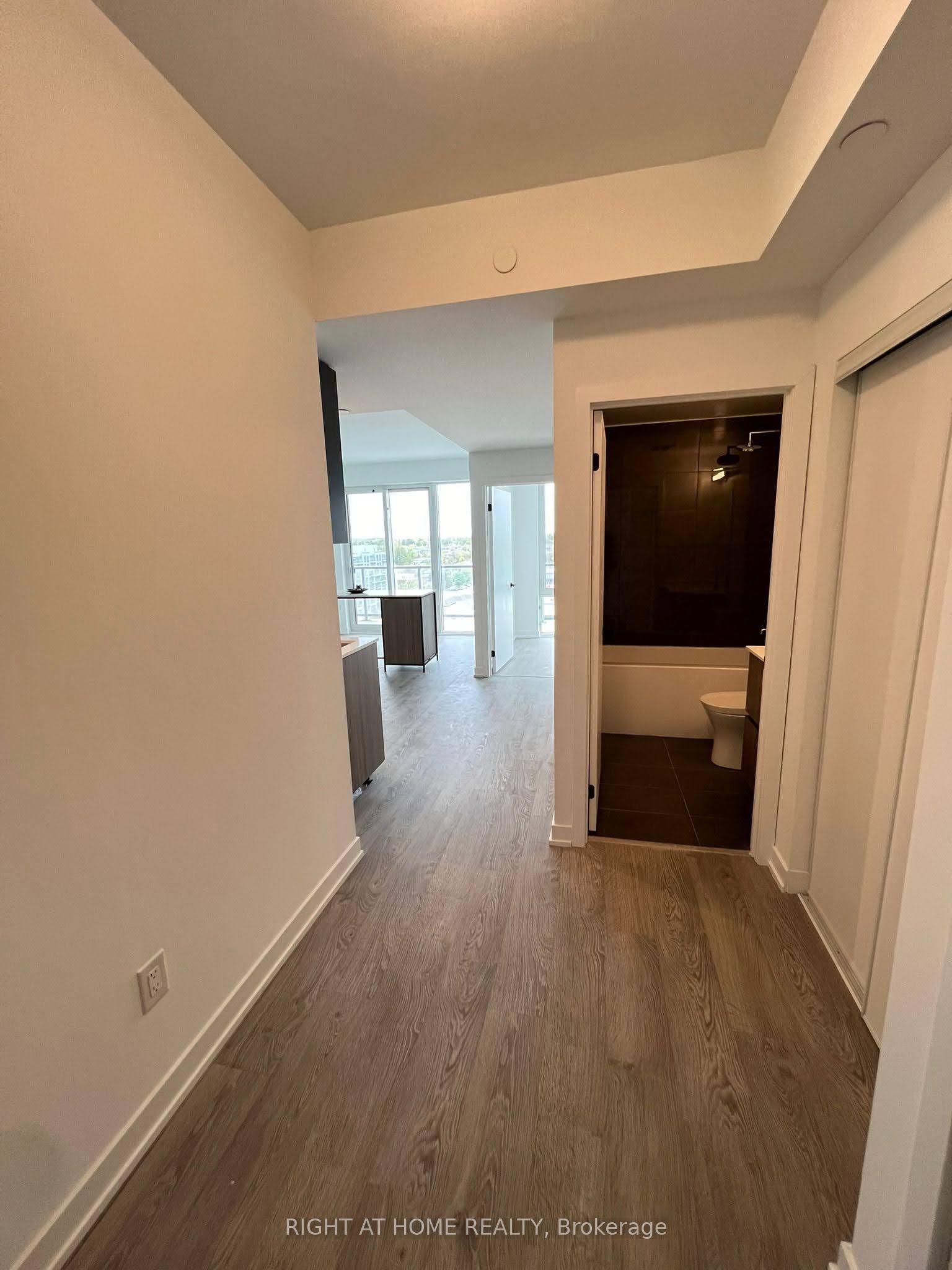 220 Missinnihe Way 1101, Mississauga, ON L5H 0A9 photo 2