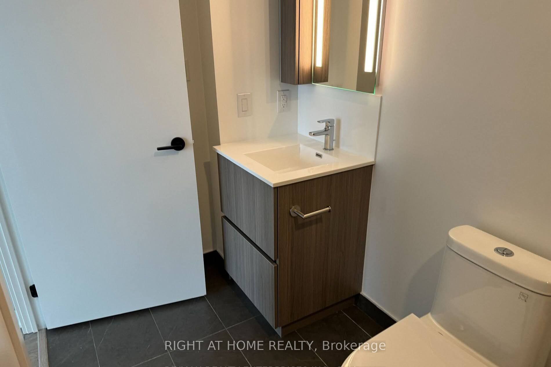 220 Missinnihe Way 1101, Mississauga, ON L5H 0A9 photo 4