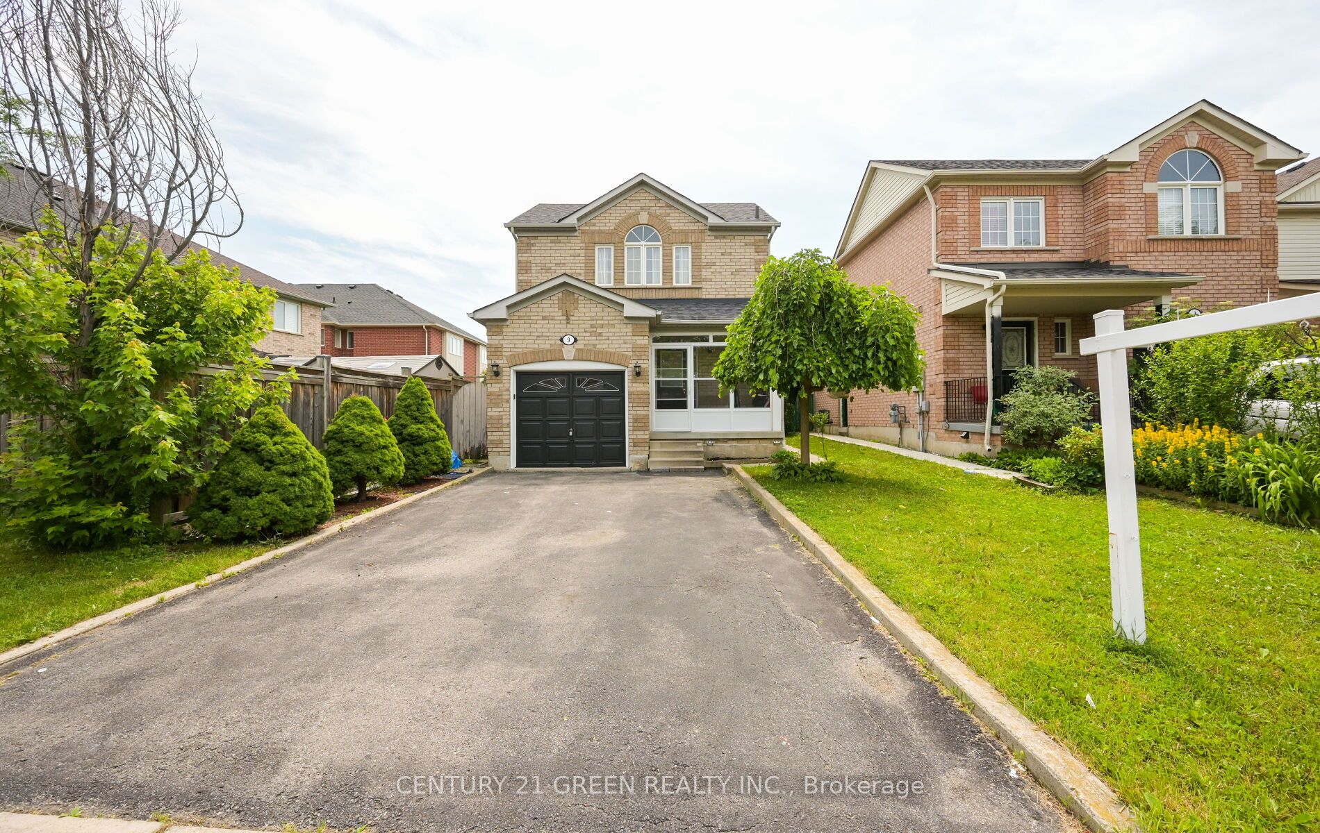 9 Weatherell Drive, Brampton, ON L7A 1Y7 photo 2