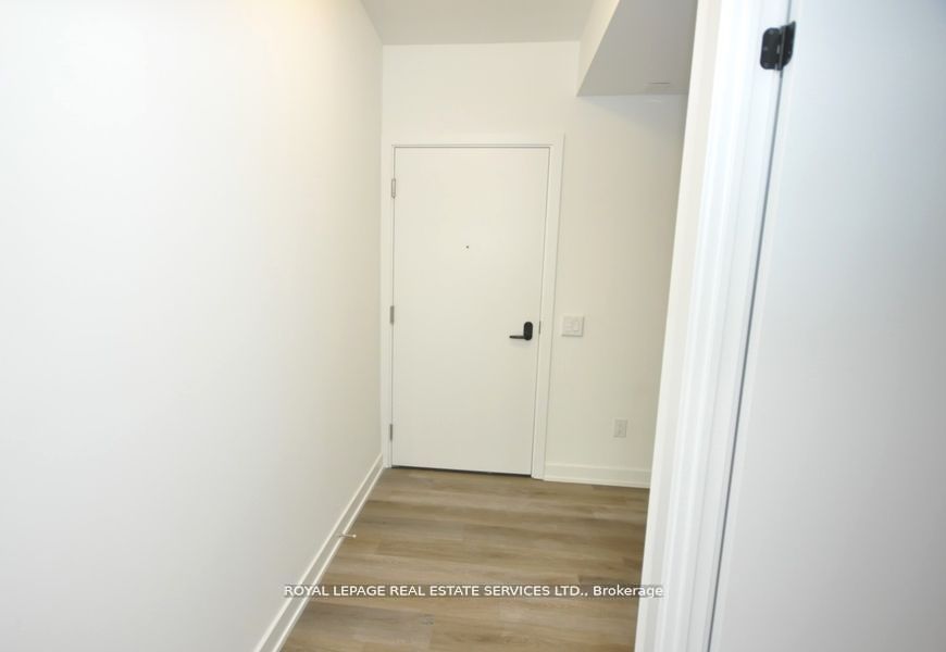 215 Lakeshore Road W 216, Mississauga, ON L5H 1G5 photo 2