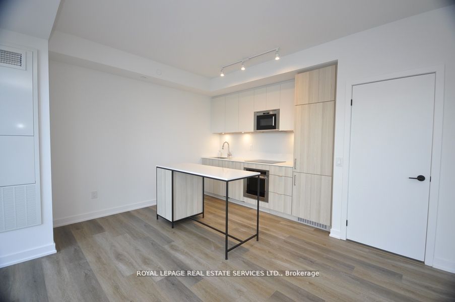 215 Lakeshore Road W 216, Mississauga, ON L5H 1G5 photo 3