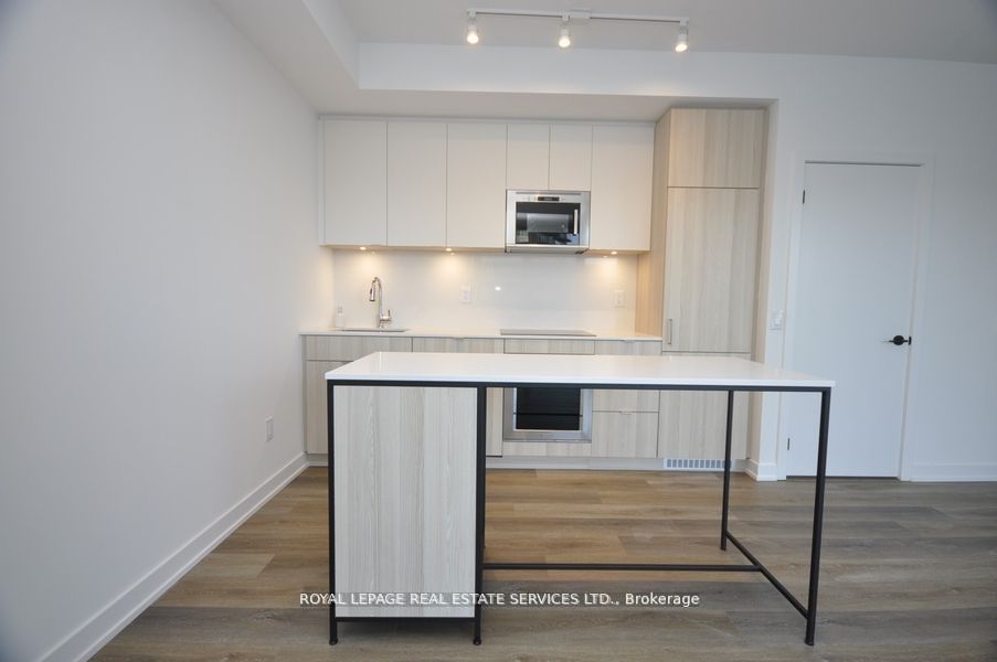 215 Lakeshore Road W 216, Mississauga, ON L5H 1G5 photo 4