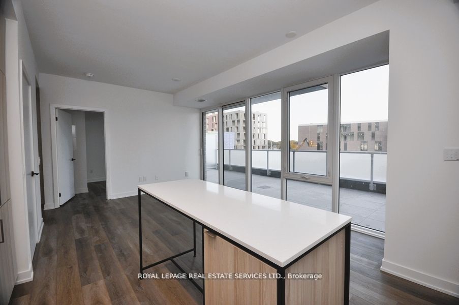 215 Lakeshore Road W 216, Mississauga, ON L5H 1G5 photo 5