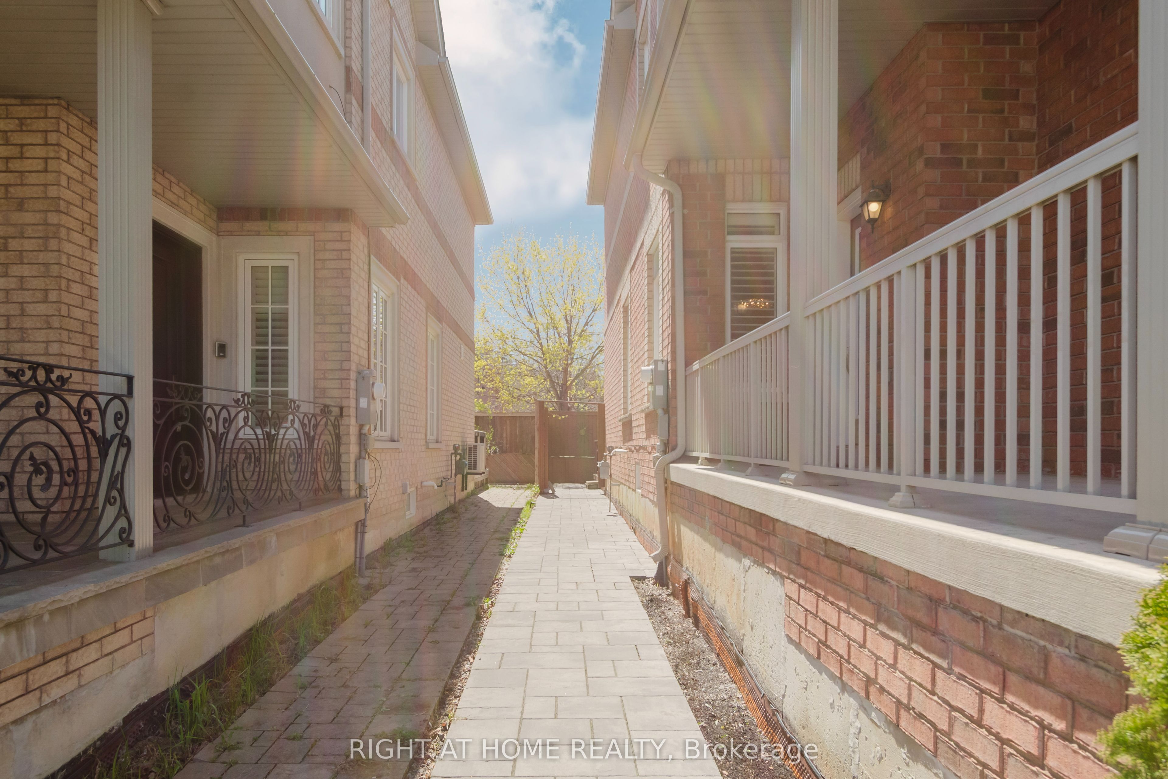 5294 Roadside Way, Mississauga, ON L5M 0H9 photo 4