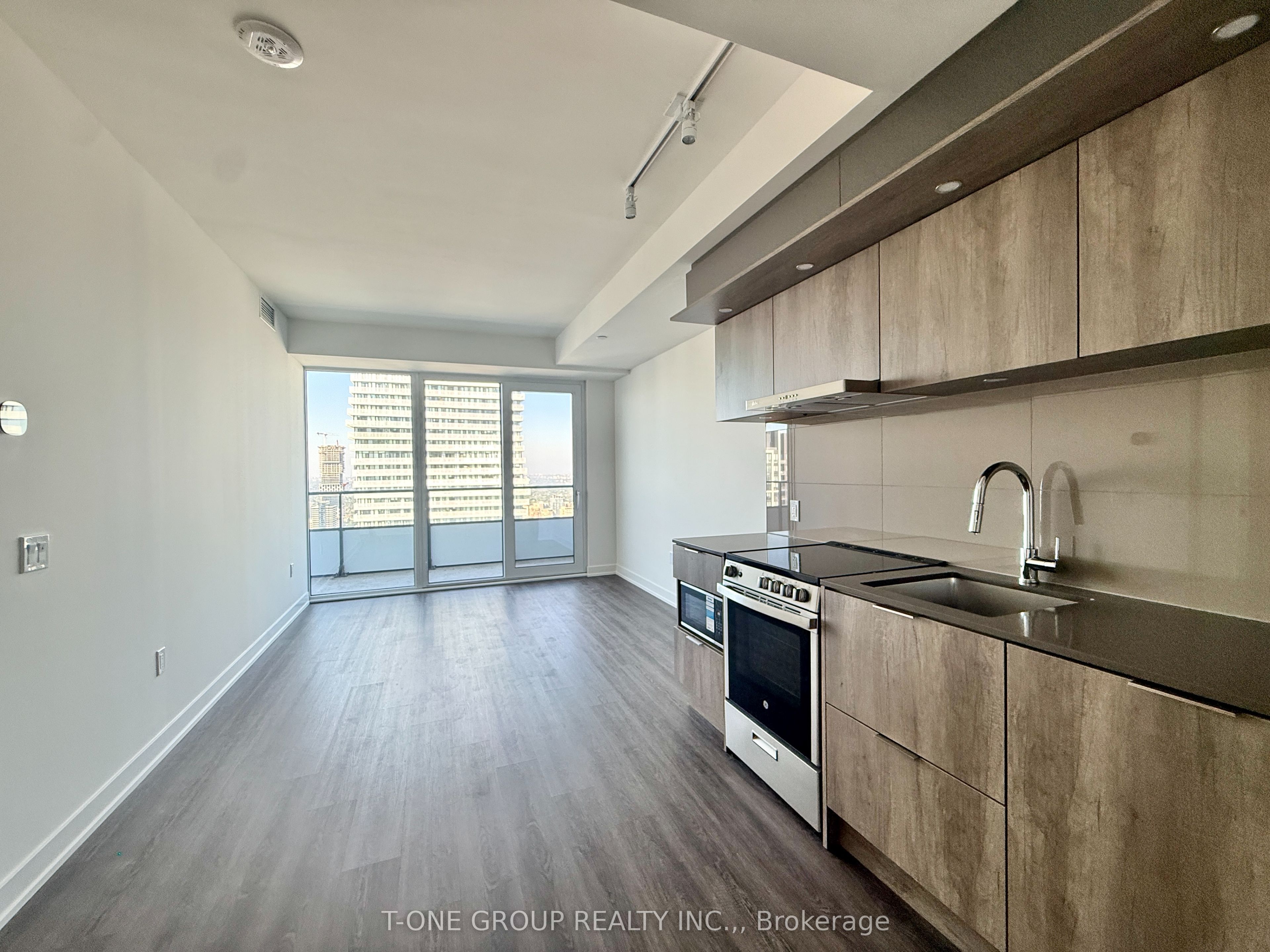 448 Burnhamthorphe Road W 4707, Mississauga, ON L5B 0R4