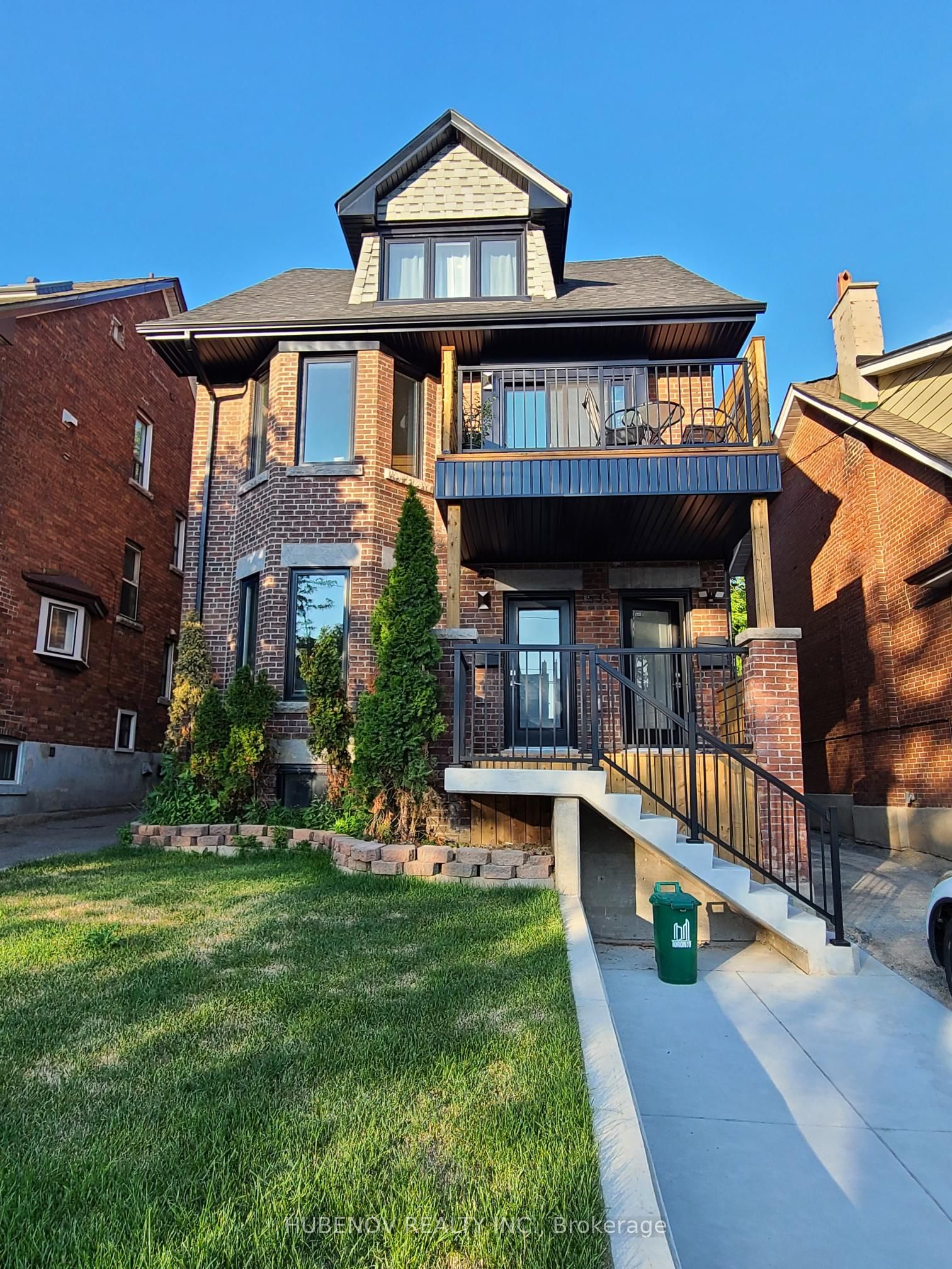 1535 Dufferin Street, Toronto, ON M6H 3L5